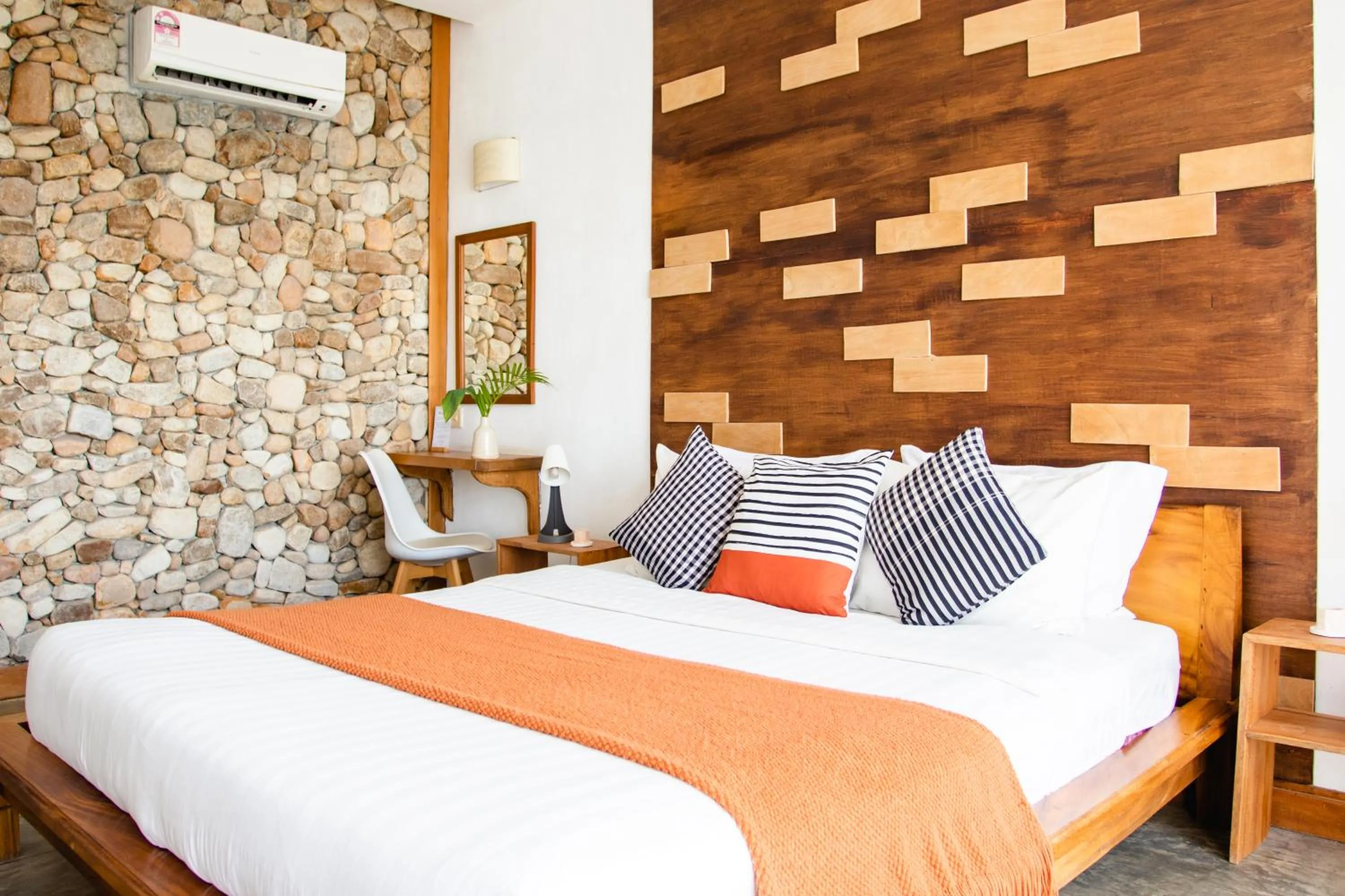 Bed in Saravoan-Kep Hotel