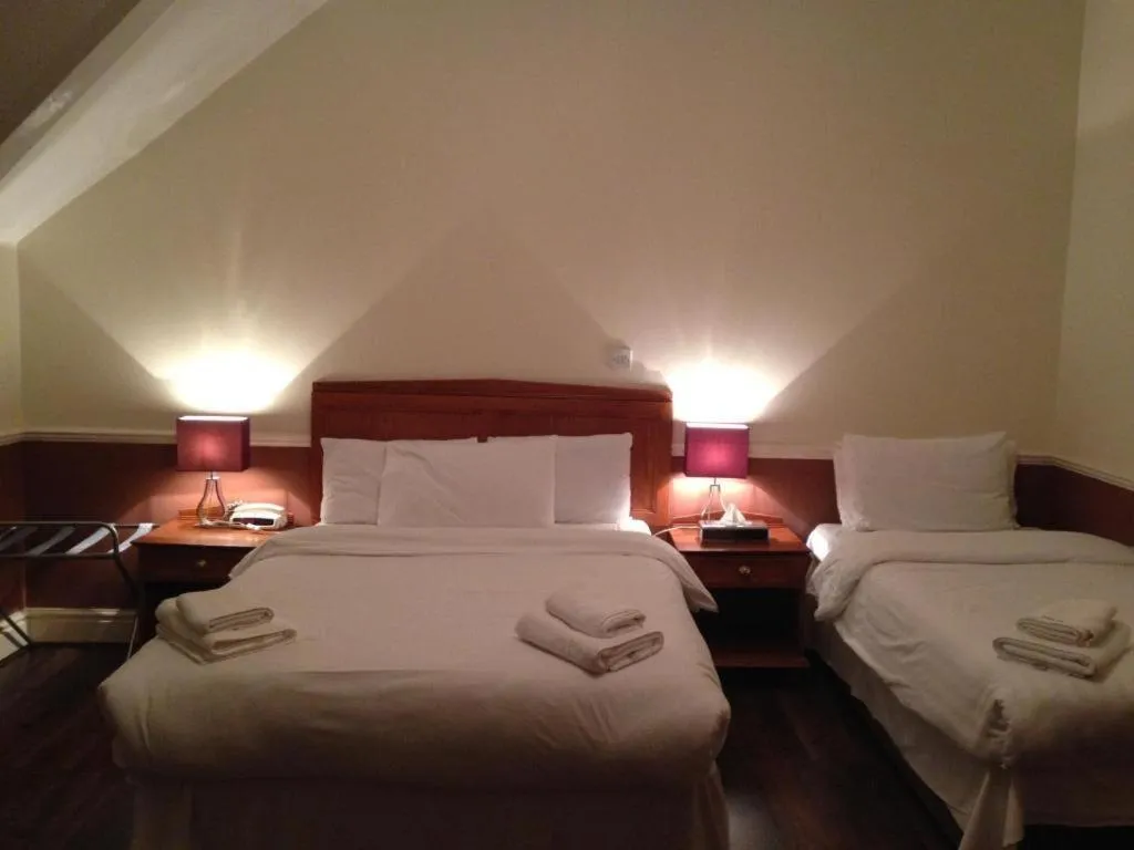 Bedroom, Bed in Grosvenor Hotel Rugby