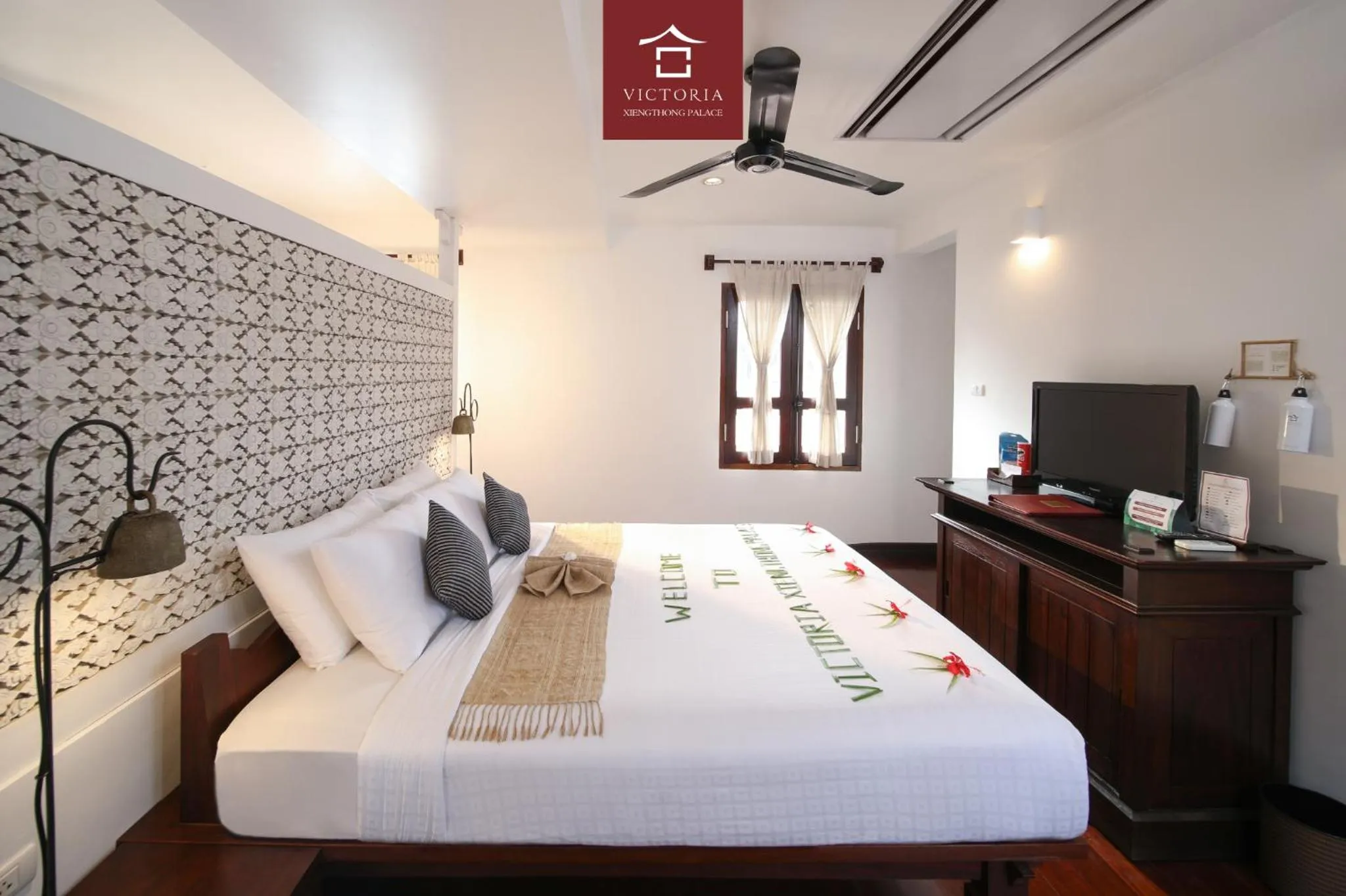 Bed in Victoria XiengThong Palace