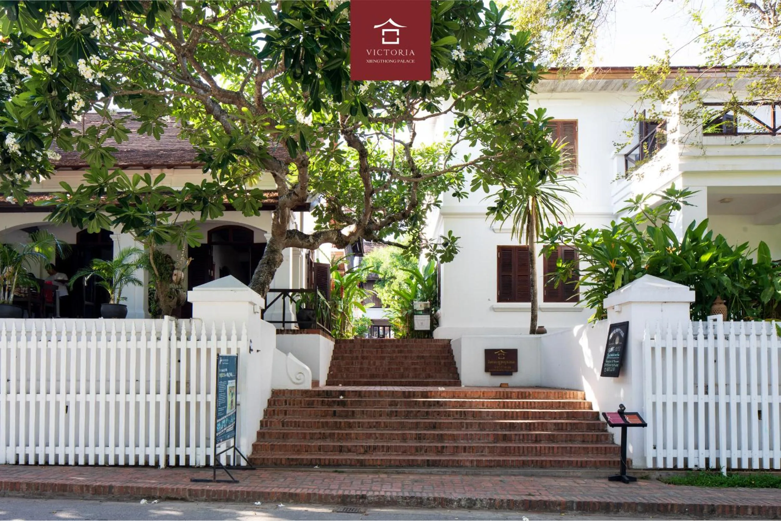 Day in Victoria XiengThong Palace