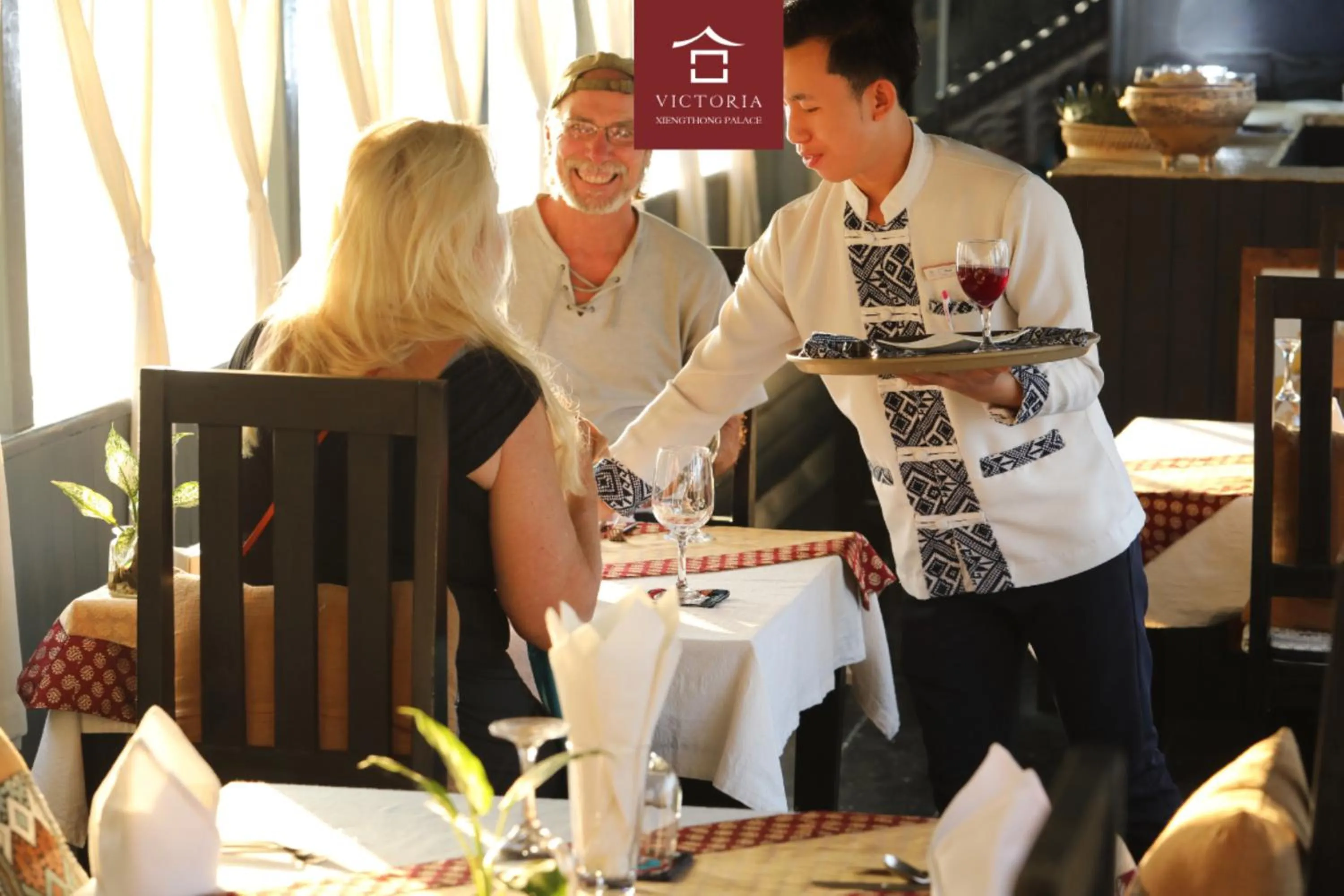 Restaurant/places to eat in Victoria XiengThong Palace