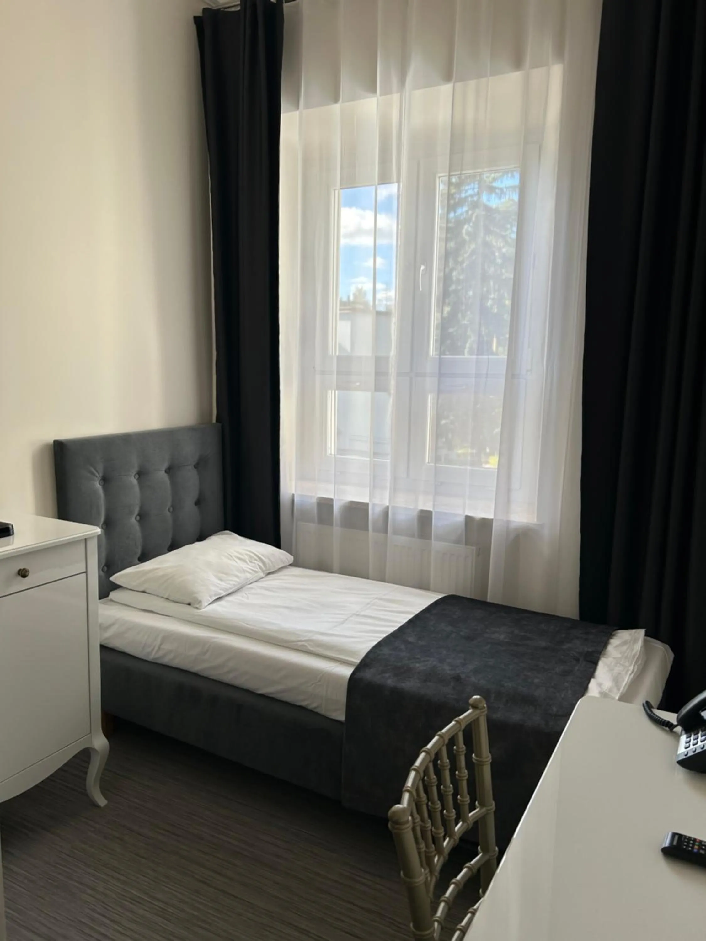 Small Twin Room in Oficerski Yacht Club