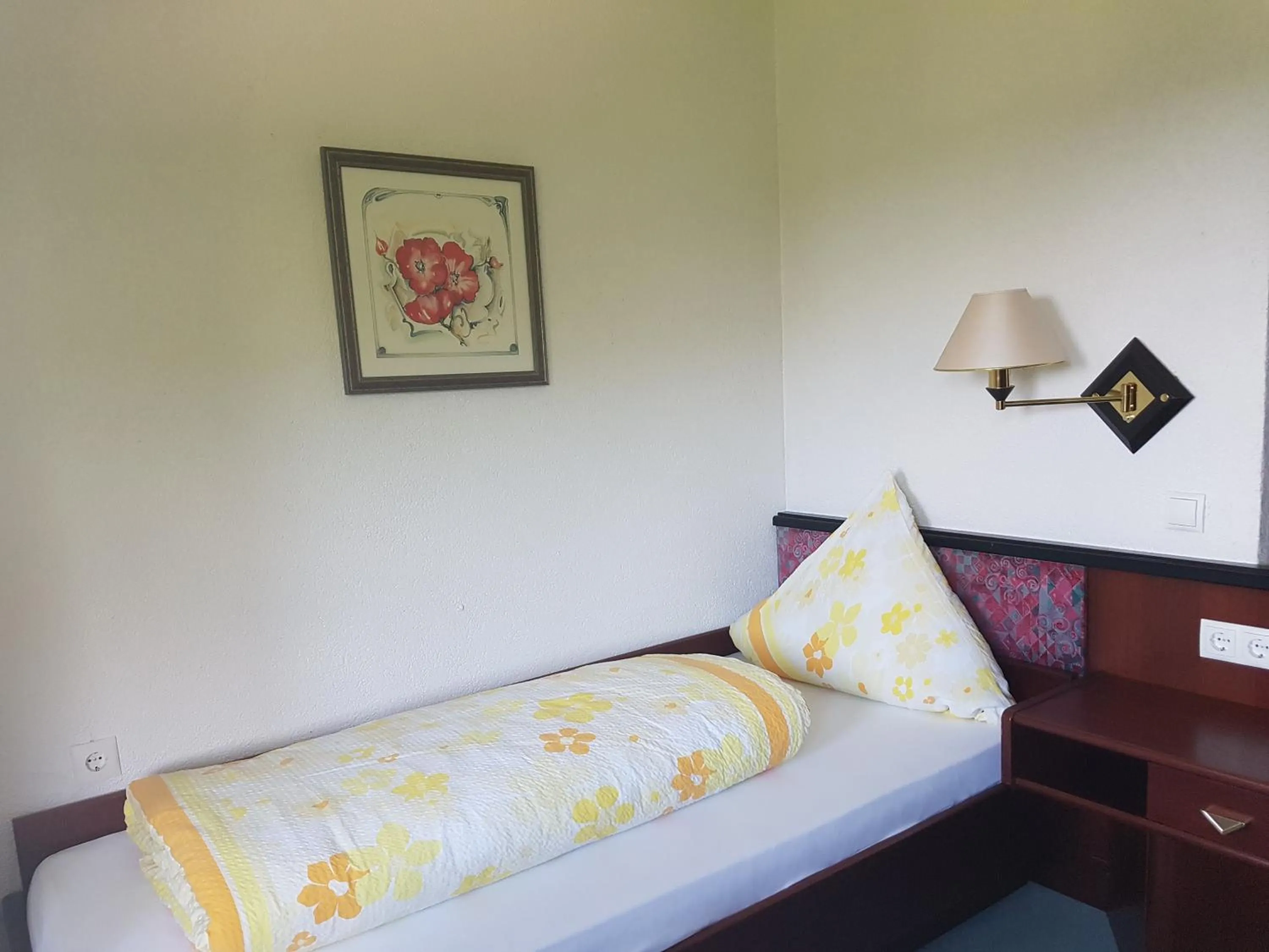 Bed in Hotel Zur Engelsburg