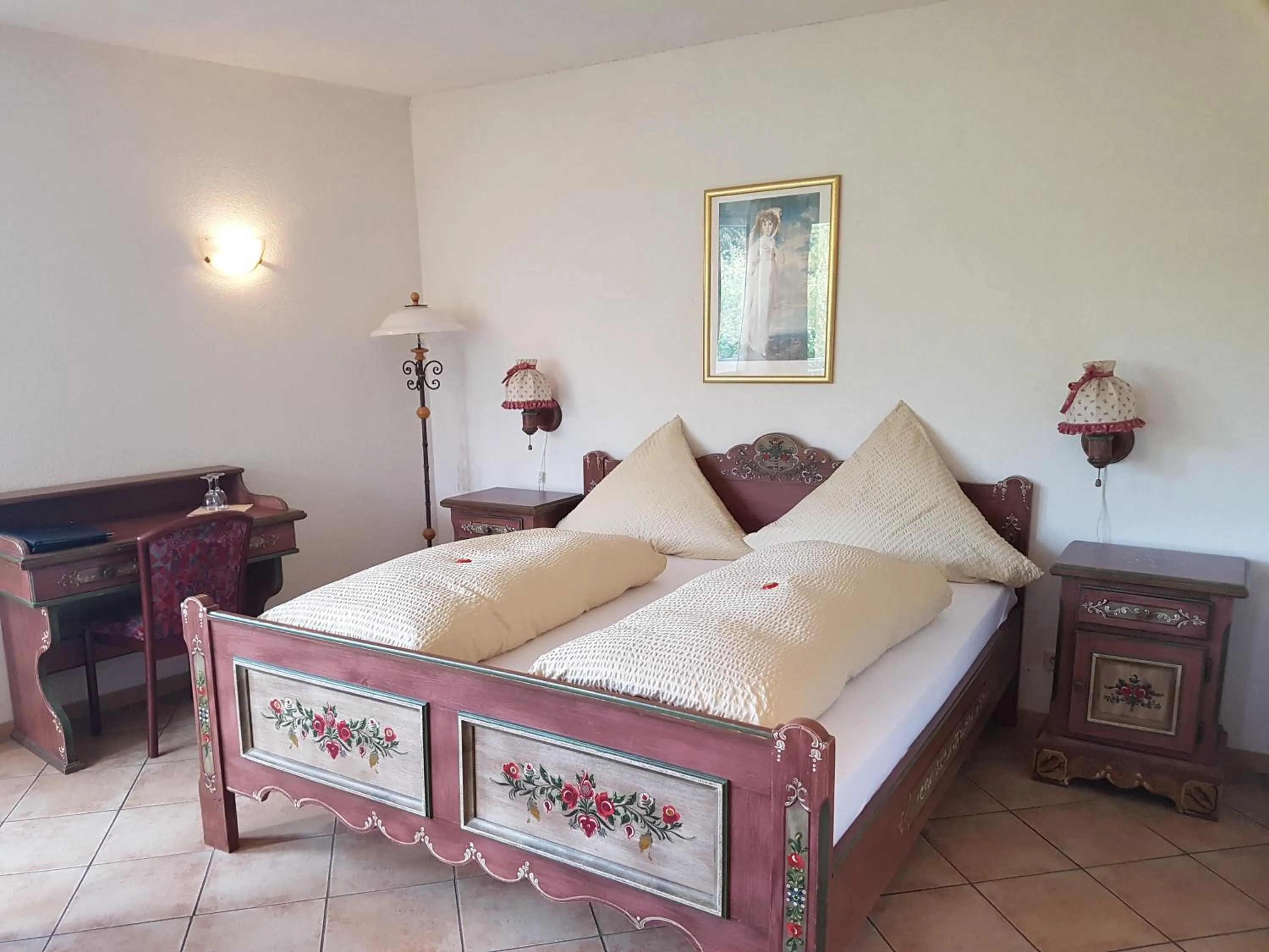 Bed in Hotel Zur Engelsburg