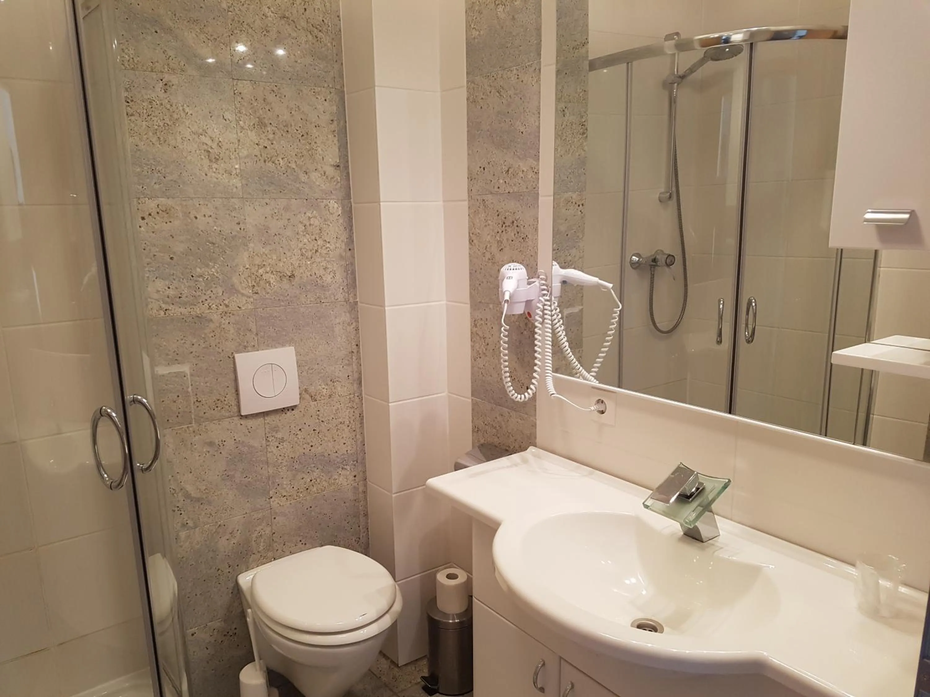 Shower in Hotel Zur Engelsburg