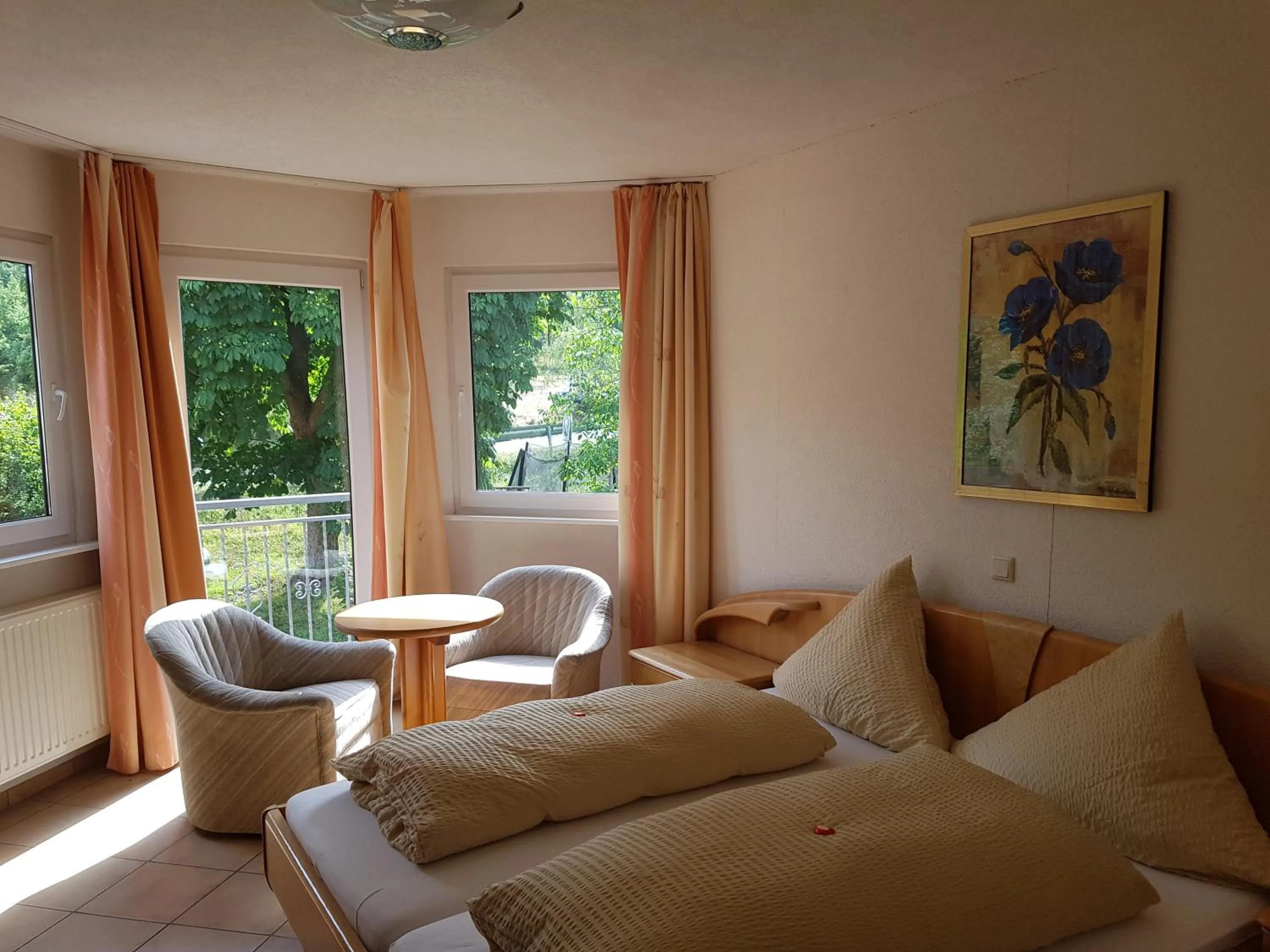 Bed in Hotel Zur Engelsburg