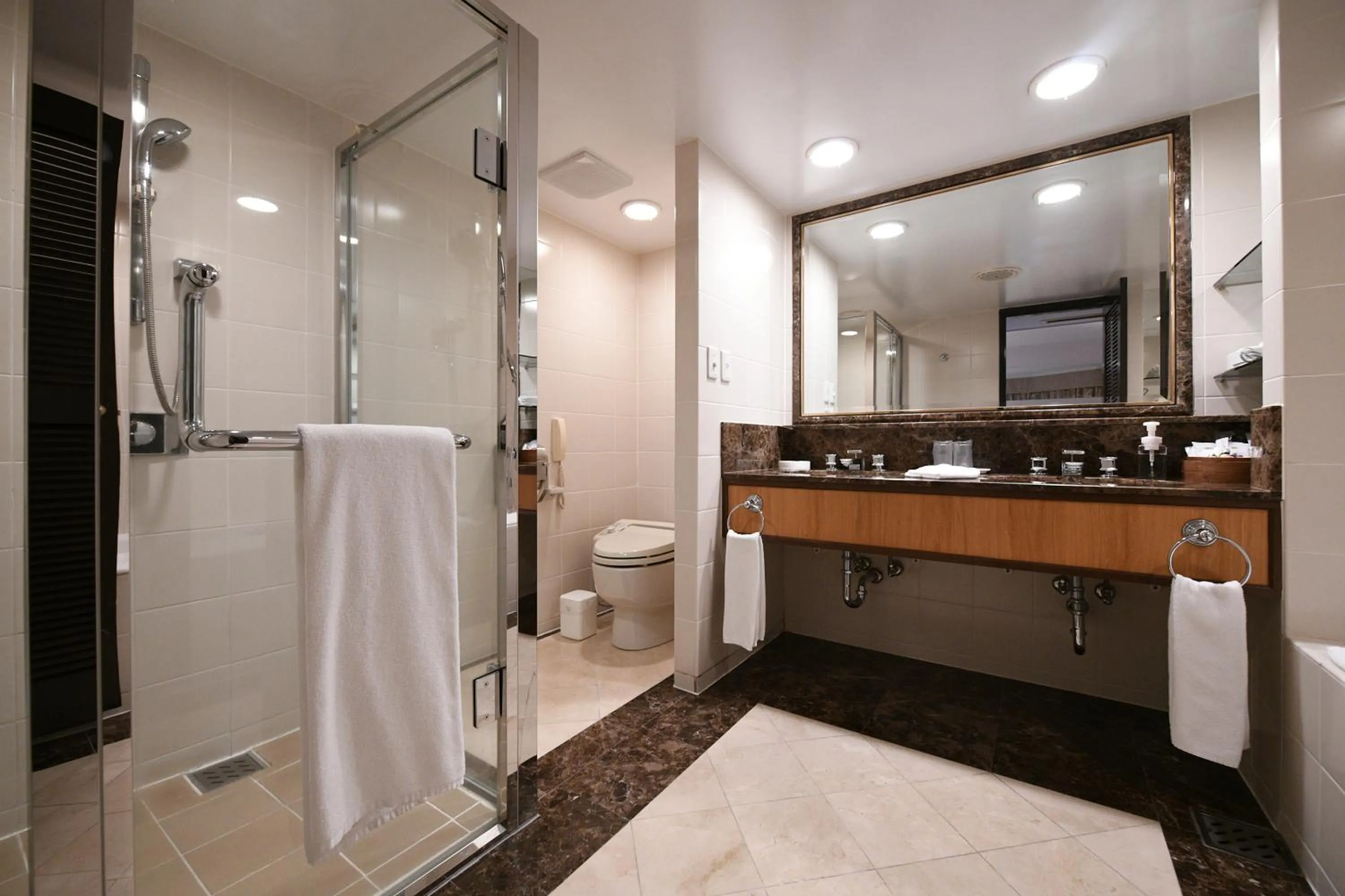 Bathroom in Rose Hotel Yokohama, The Distinctive Collection By WORLDHOTELS