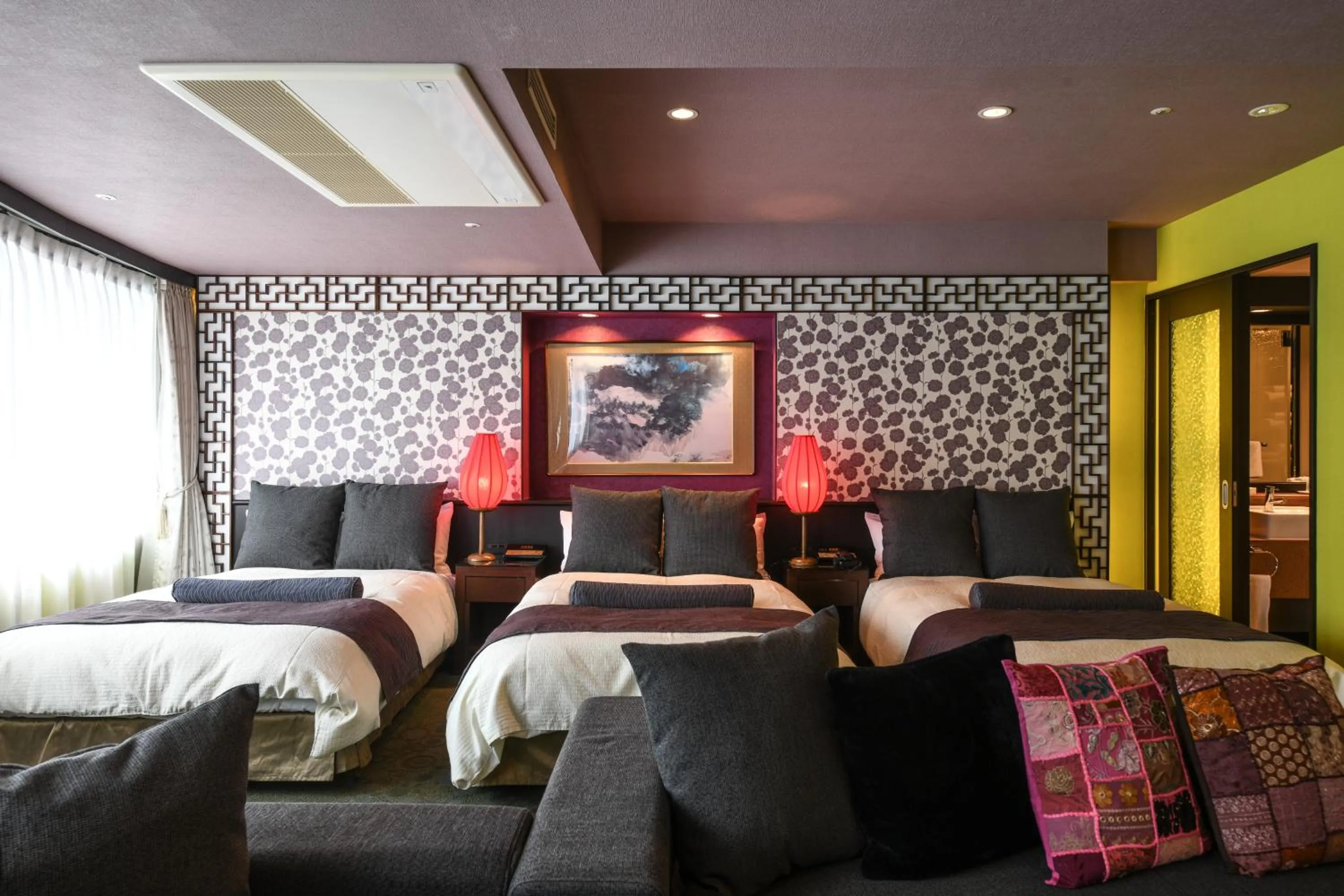 Photo of the whole room, Bed in Rose Hotel Yokohama, The Distinctive Collection By WORLDHOTELS