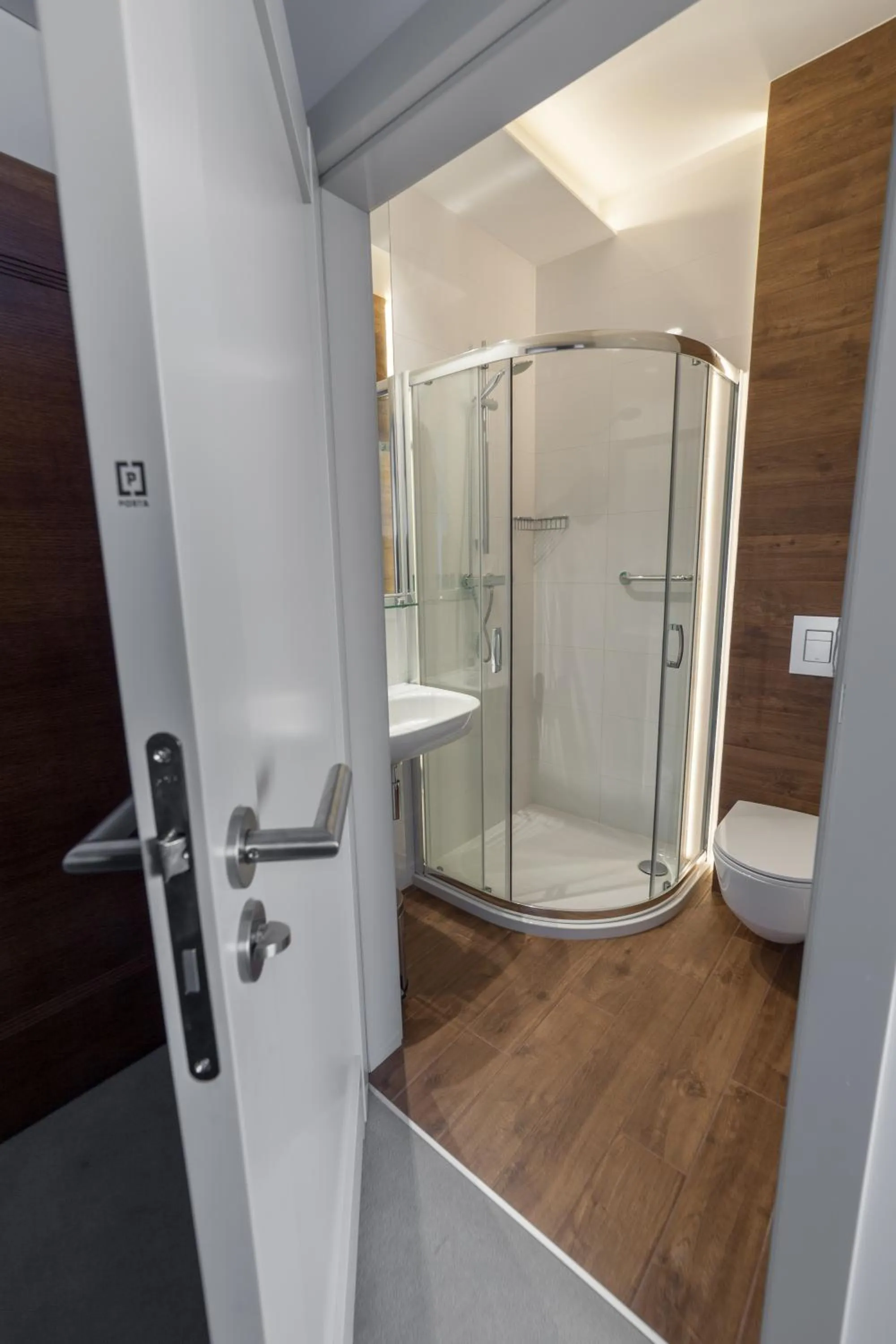 Shower in Novopolska - Hotel i Restauracja