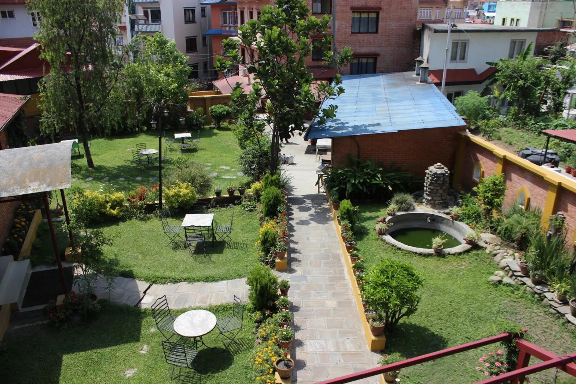 Restaurant/places to eat in Royal Astoria Hotel