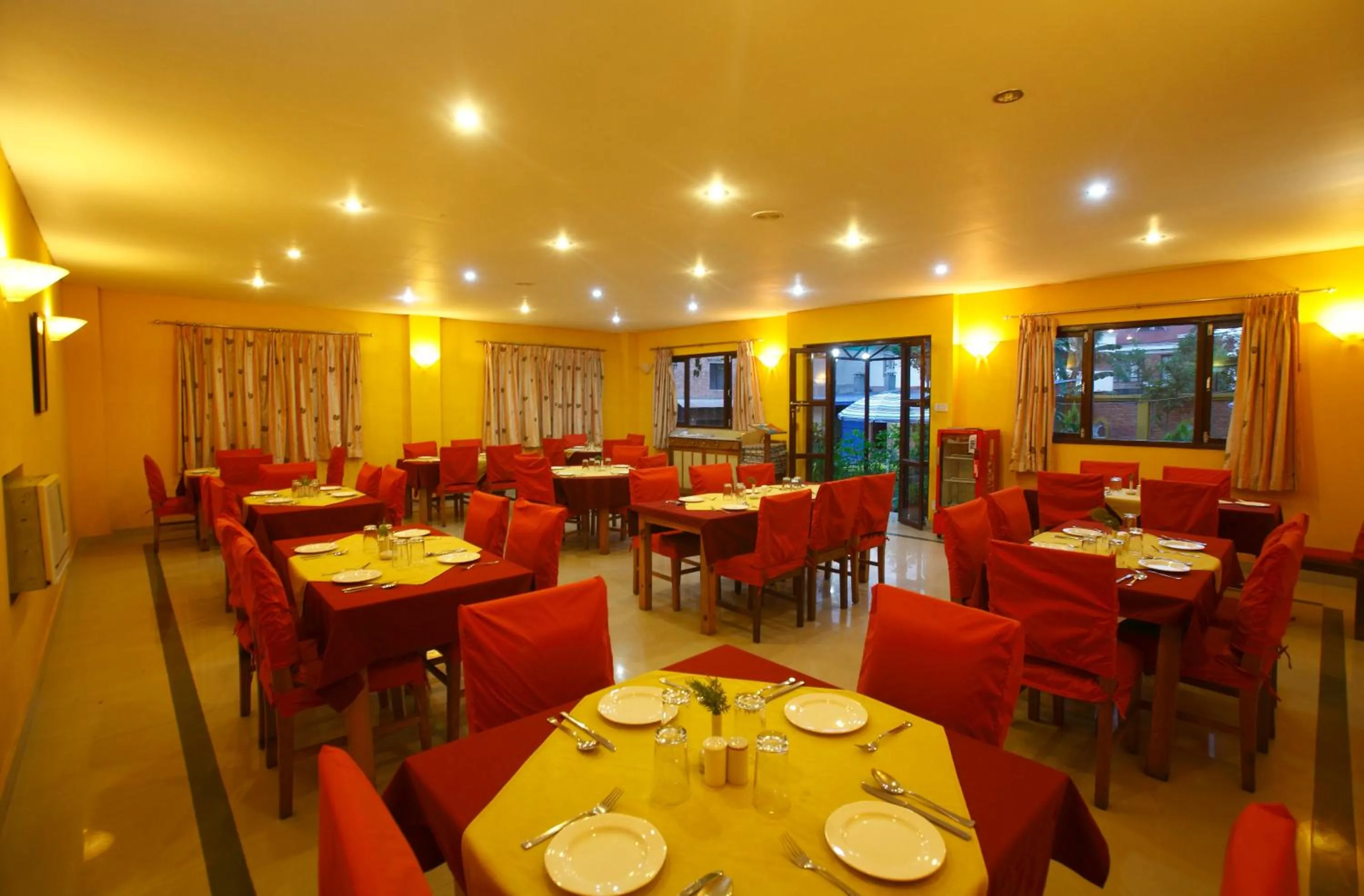 Restaurant/places to eat in Royal Astoria Hotel