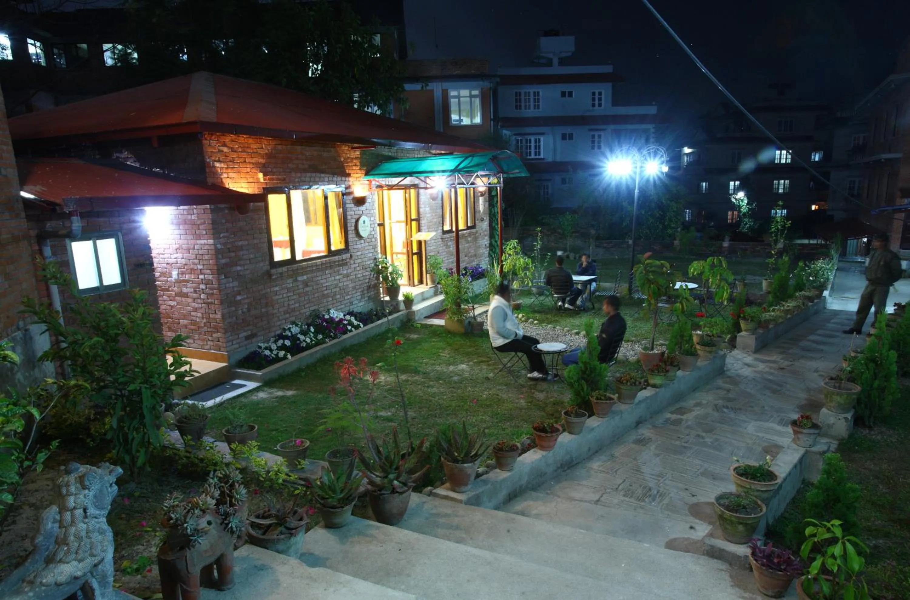 Garden in Royal Astoria Hotel