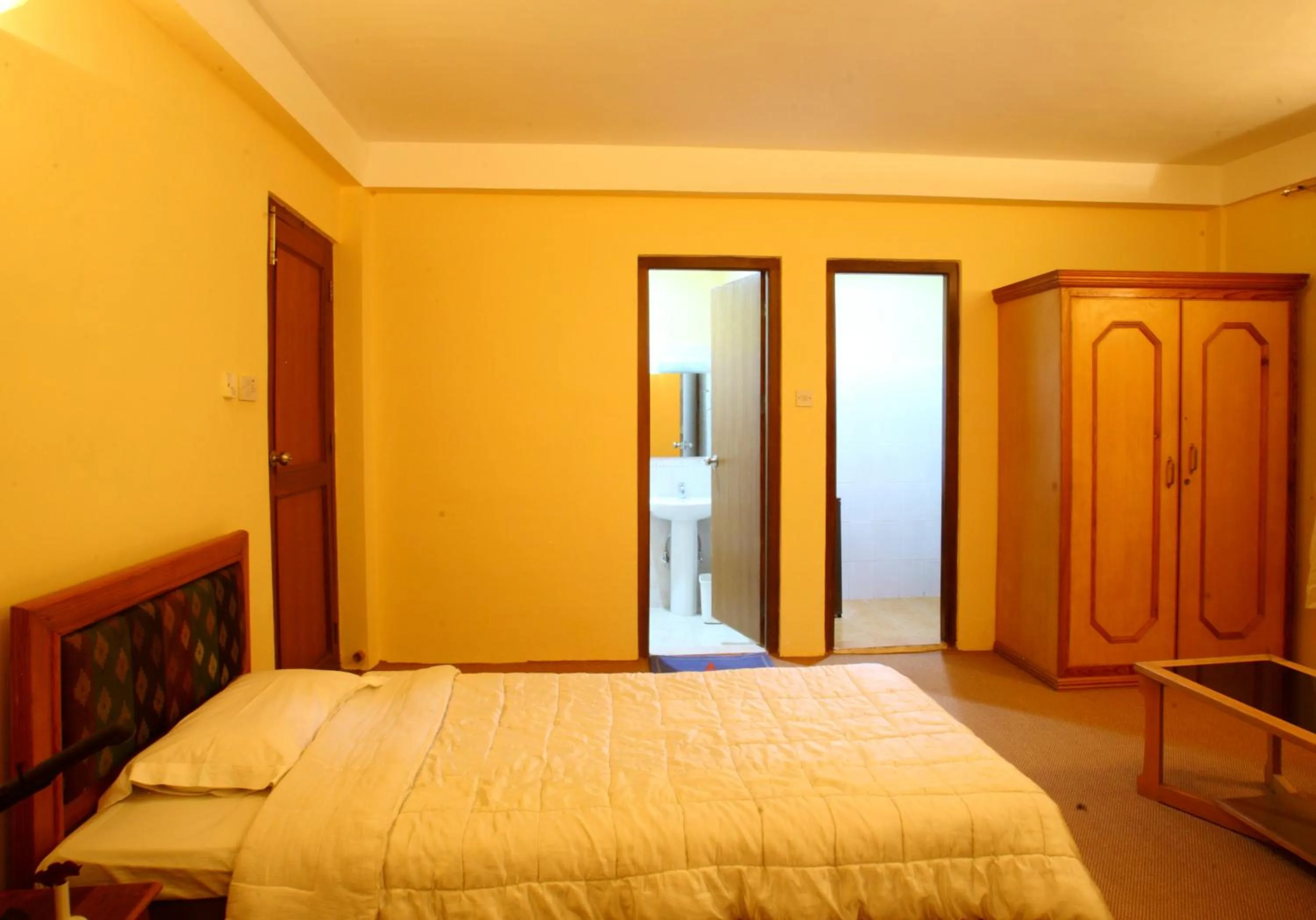 Bedroom, Bed in Royal Astoria Hotel