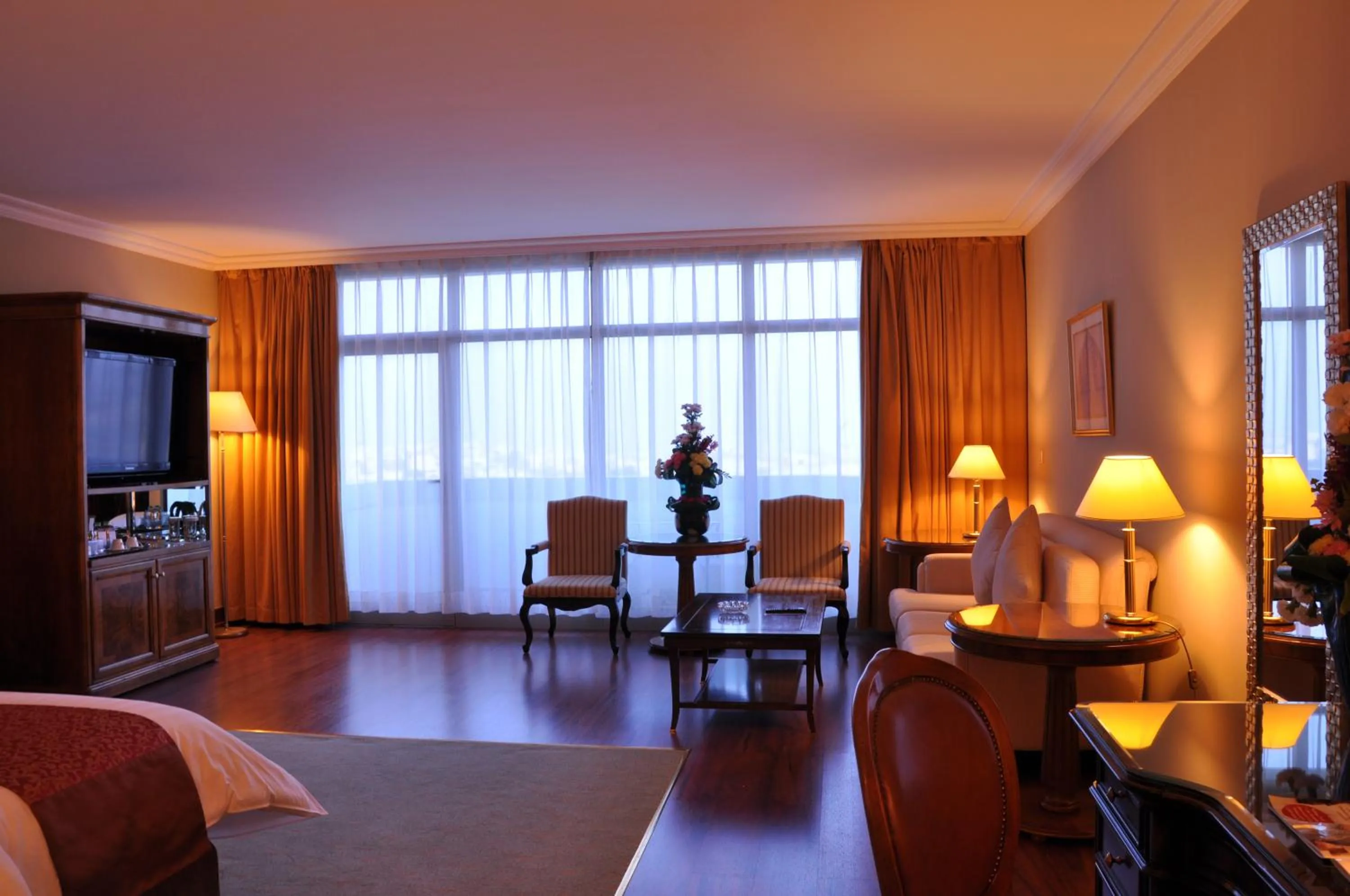 Living room, Bed in Abha Palace Hotel