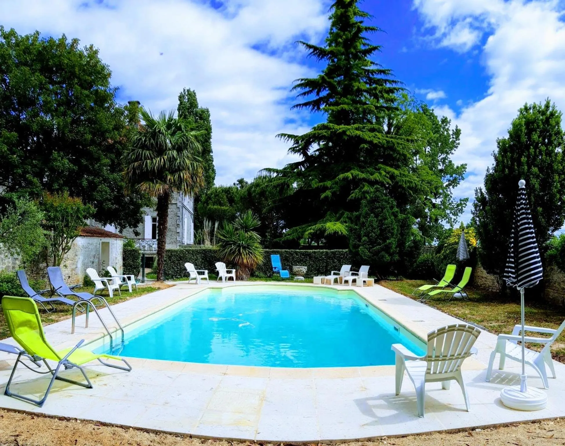 Pool view in Logis Des Bessons