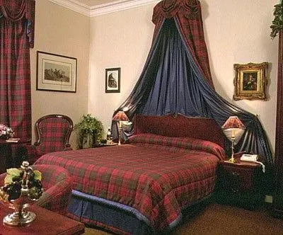 Photo of the whole room, Bed in Lovat Arms Hotel