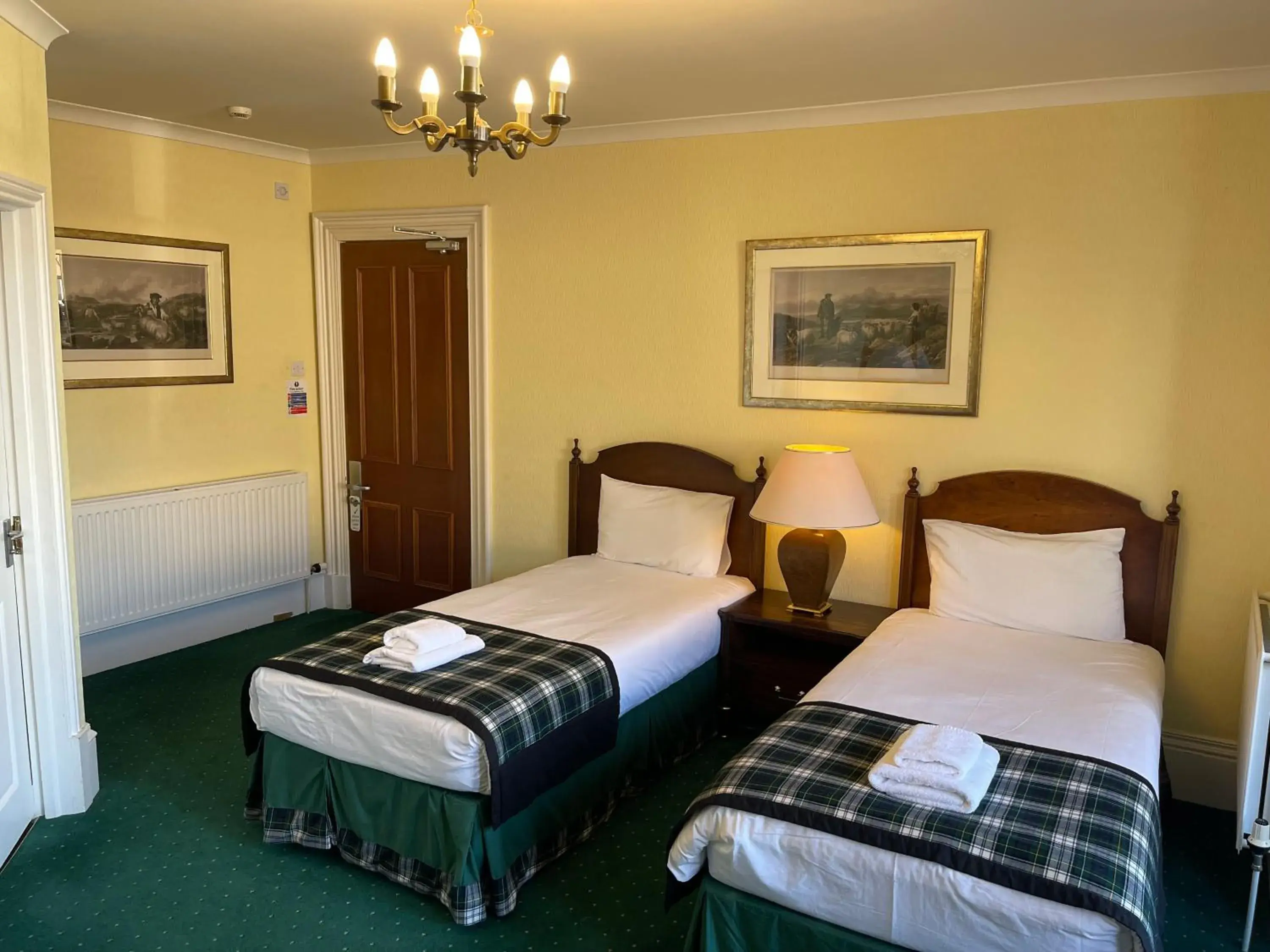Twin Room - Disability Access in Lovat Arms Hotel Twin Room - Disability Access in Lovat Arms Hotel