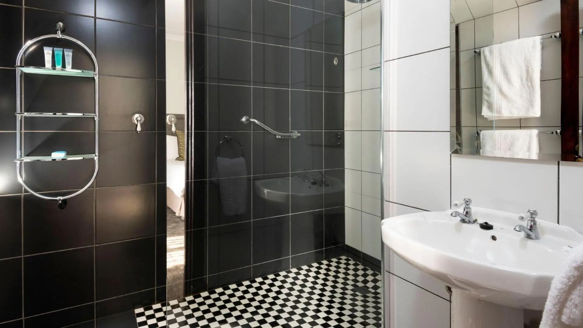 Shower in ANEW Hotel Hilton Pietermaritzburg