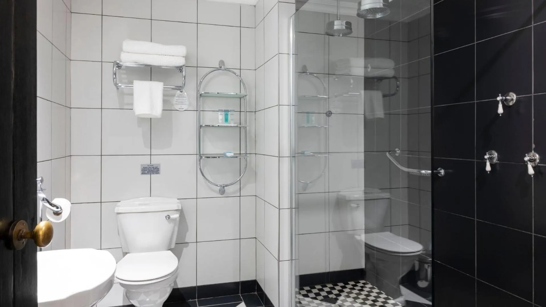 Shower in ANEW Hotel Hilton Pietermaritzburg