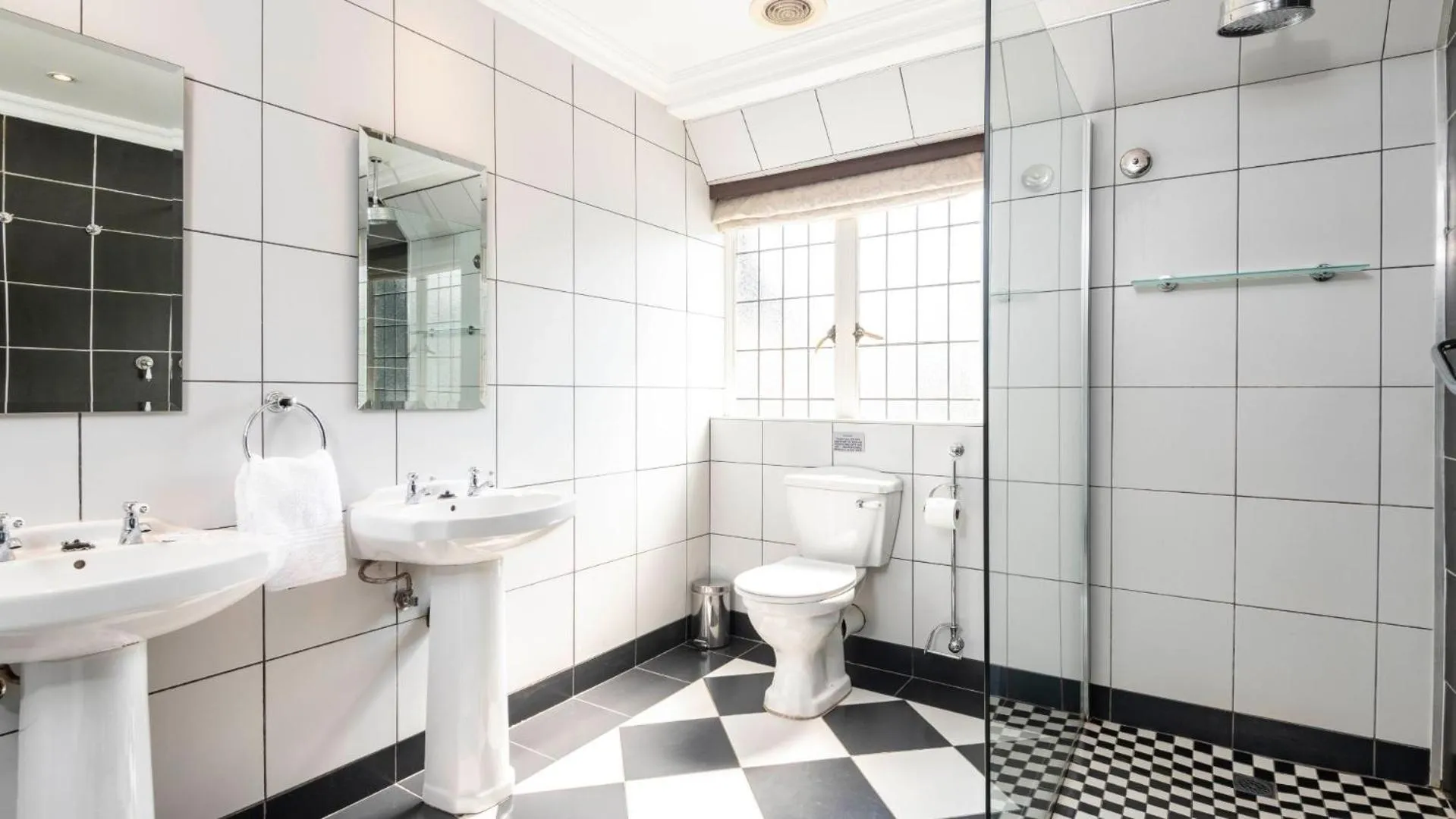 Shower in ANEW Hotel Hilton Pietermaritzburg