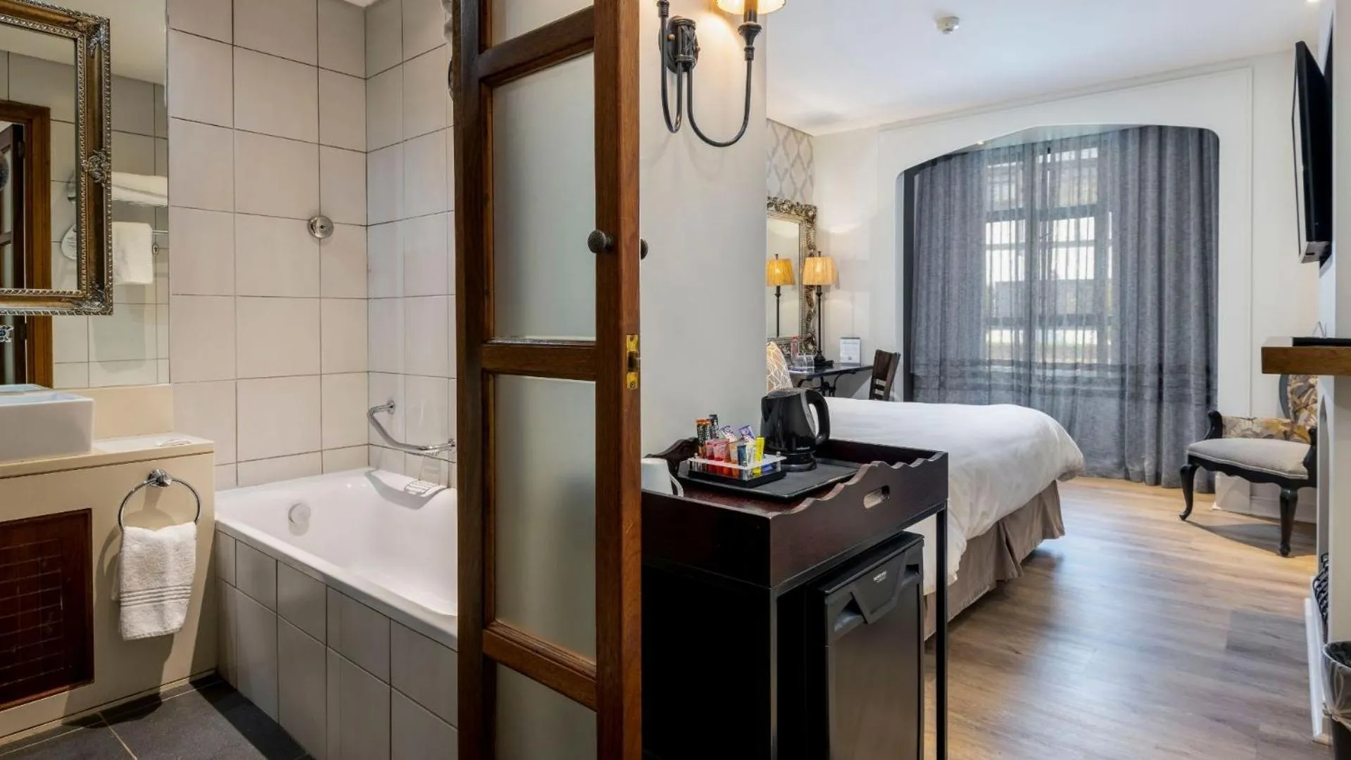 Bed in ANEW Hotel Hilton Pietermaritzburg