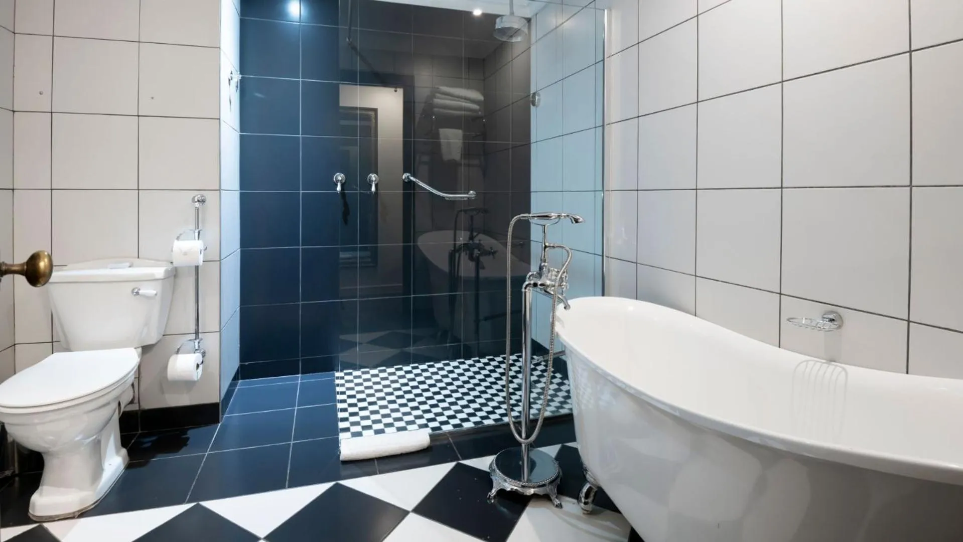 Shower in ANEW Hotel Hilton Pietermaritzburg