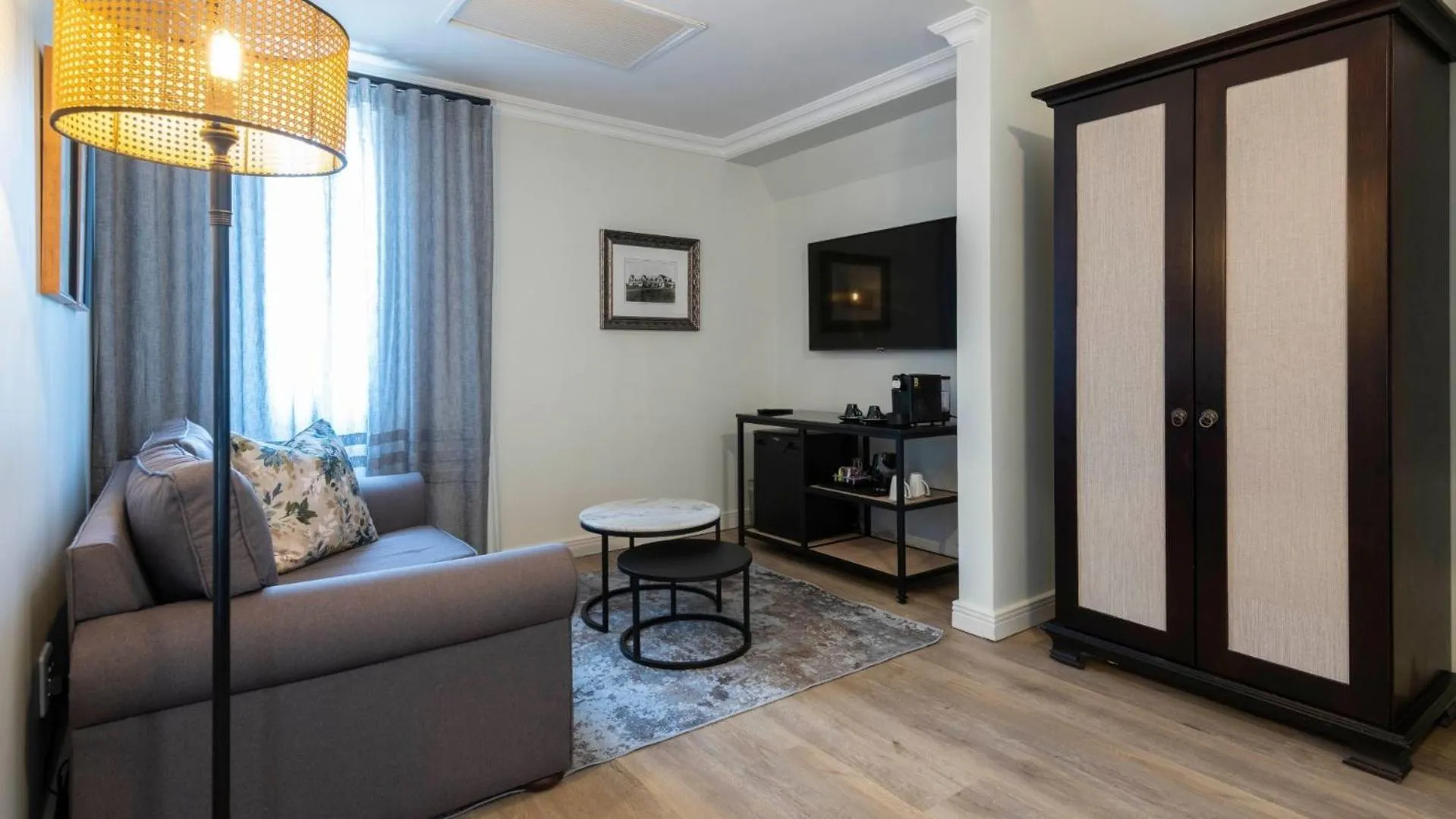 Living room in ANEW Hotel Hilton Pietermaritzburg