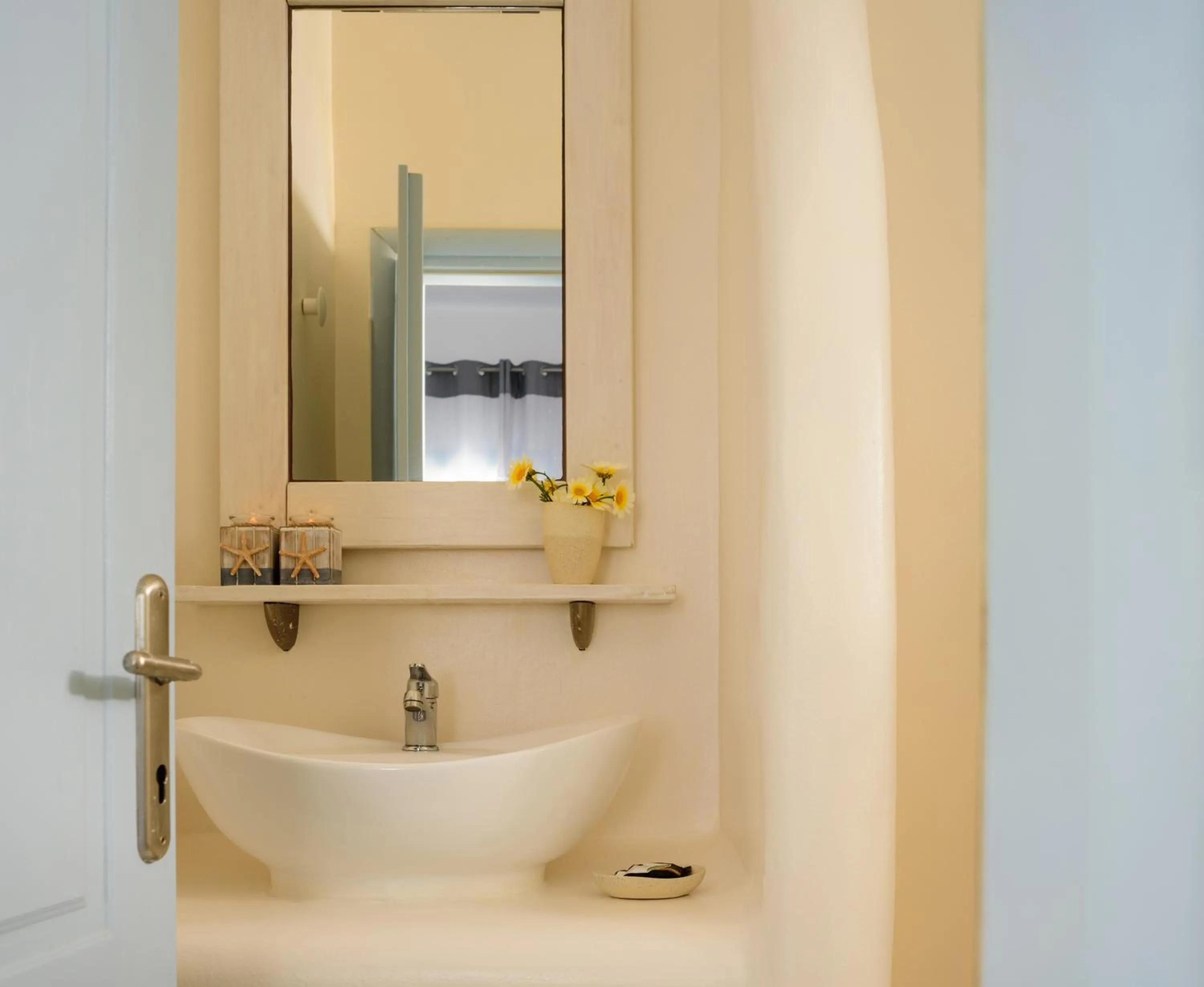 Shower in Kalestesia Suites