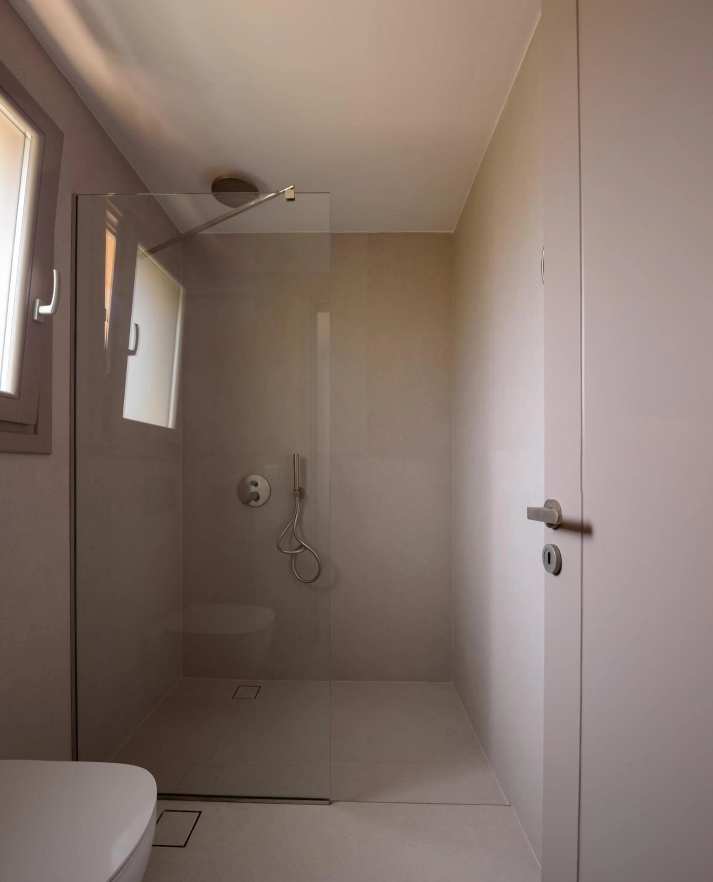 Shower in Kalestesia Suites
