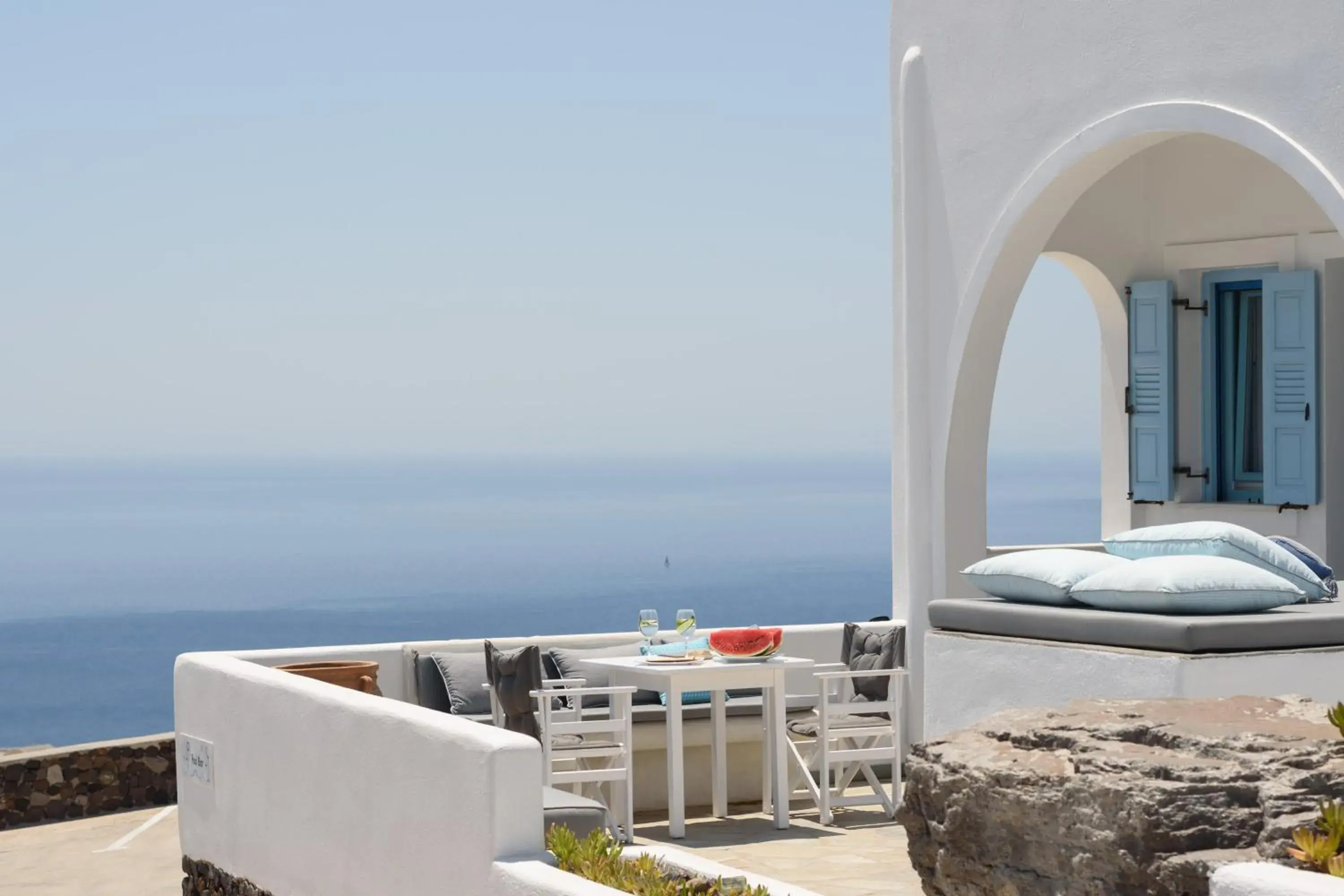 Property building, Bed in Kalestesia Suites Property building, Bed in Kalestesia Suites