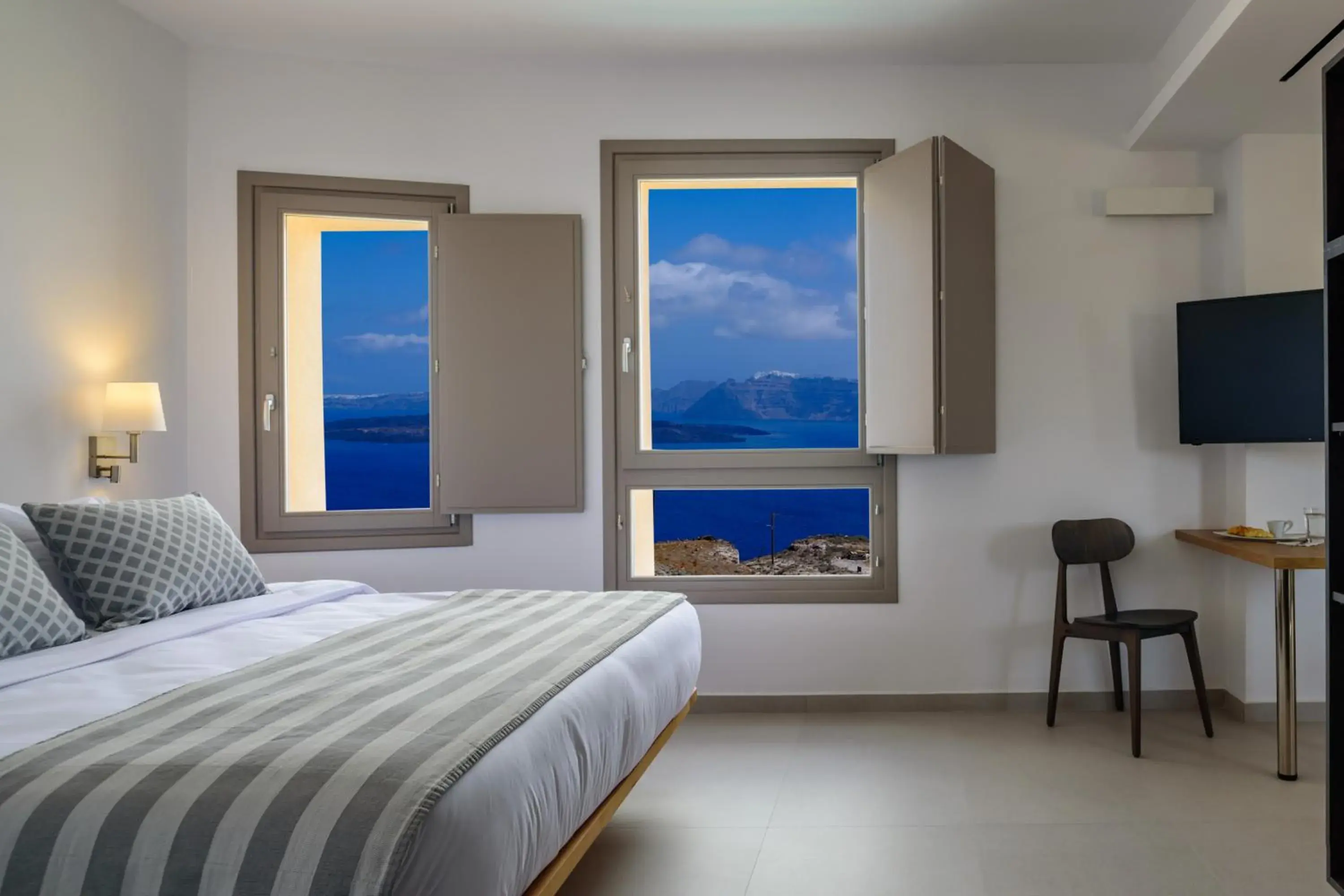 TV and multimedia, Bed in Kalestesia Suites TV and multimedia, Bed in Kalestesia Suites