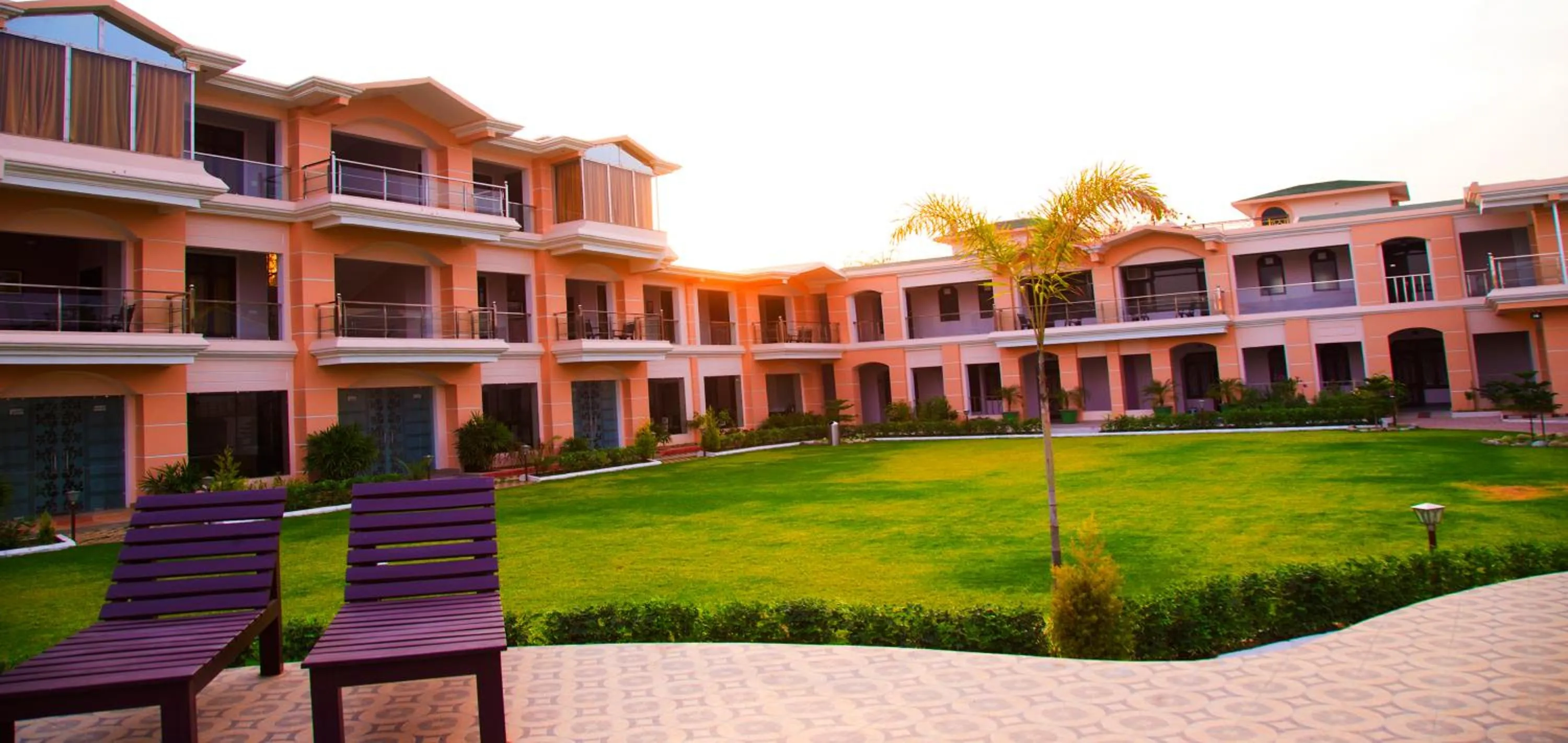 Property building in La Bellevue (Club & Resort)