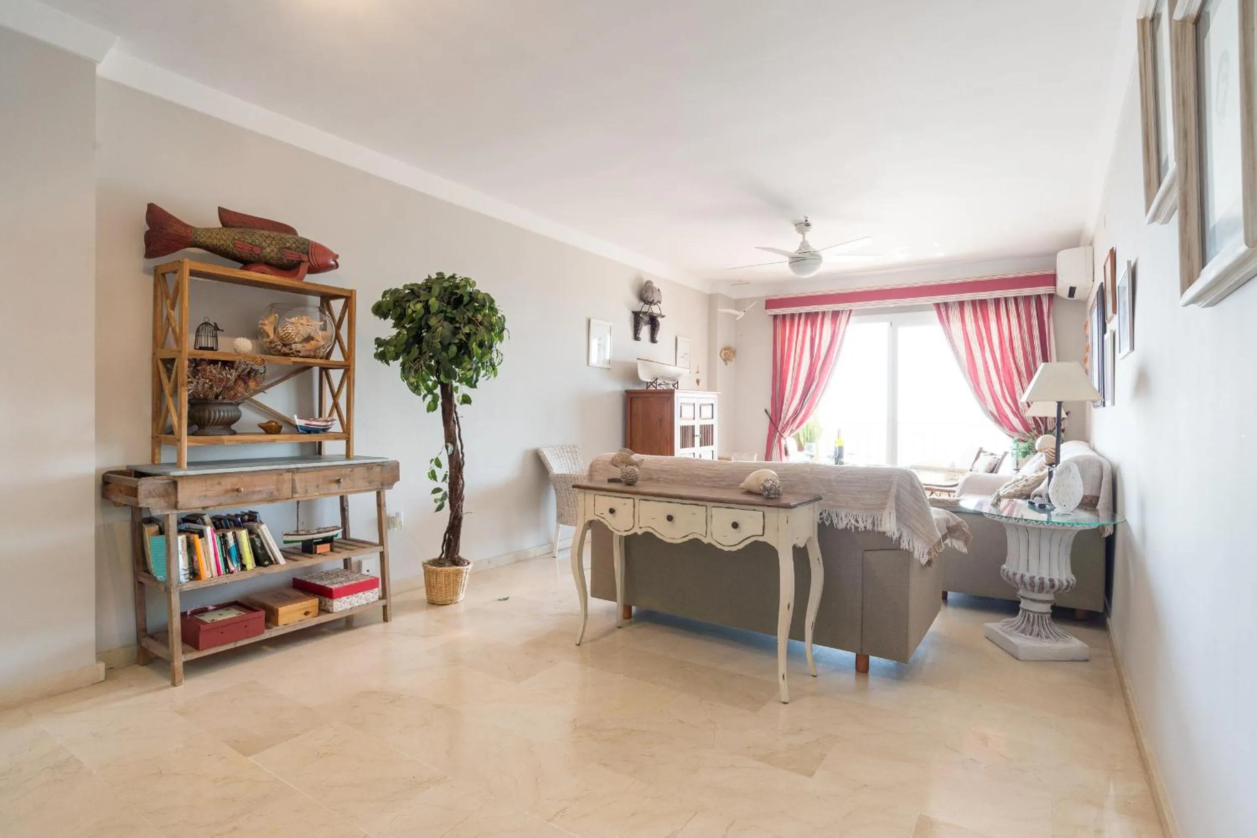 Communal lounge/ TV room in MalagaSuite Palm Beach Fuengirola