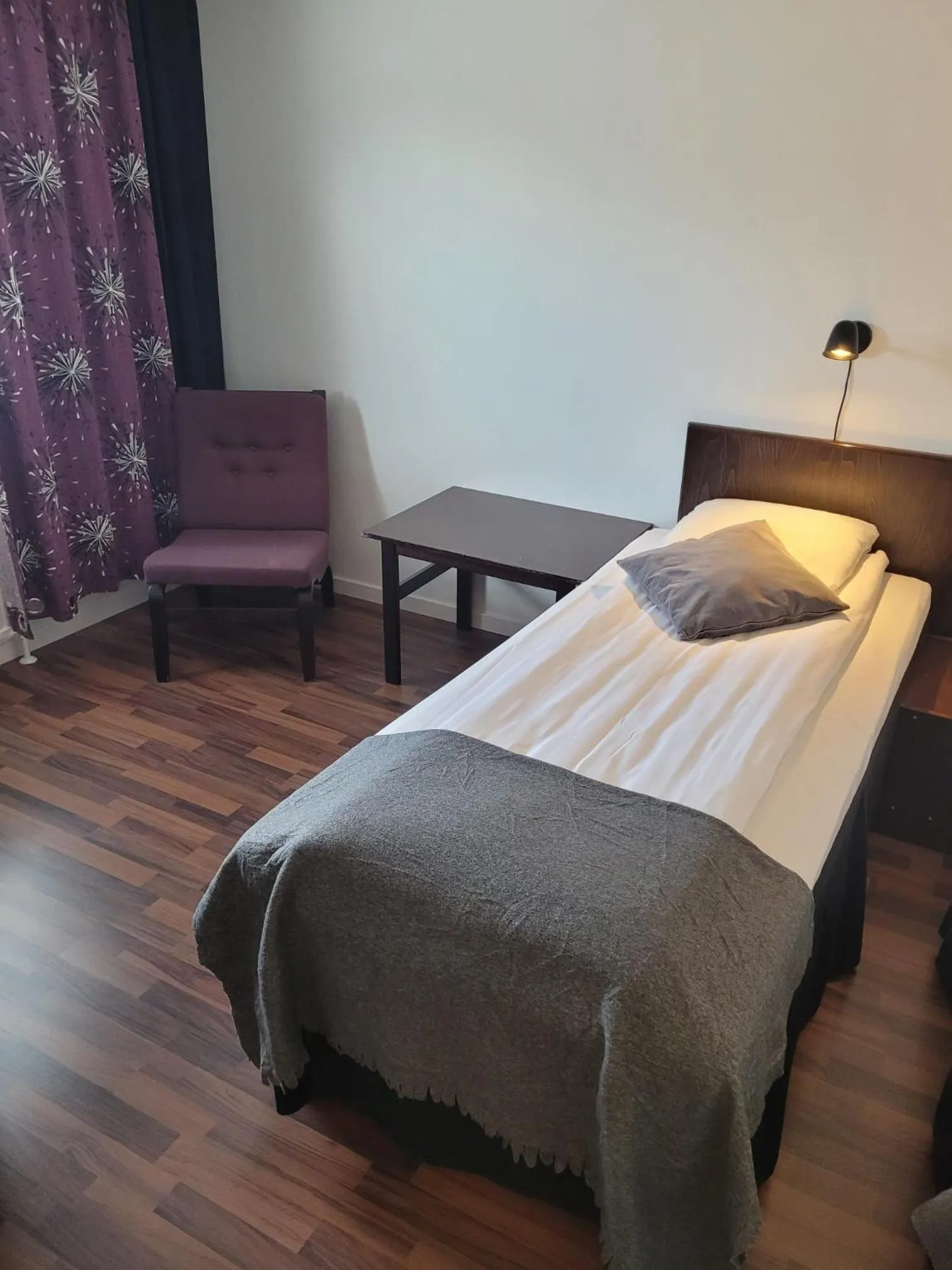 Bed in Highway Hotel