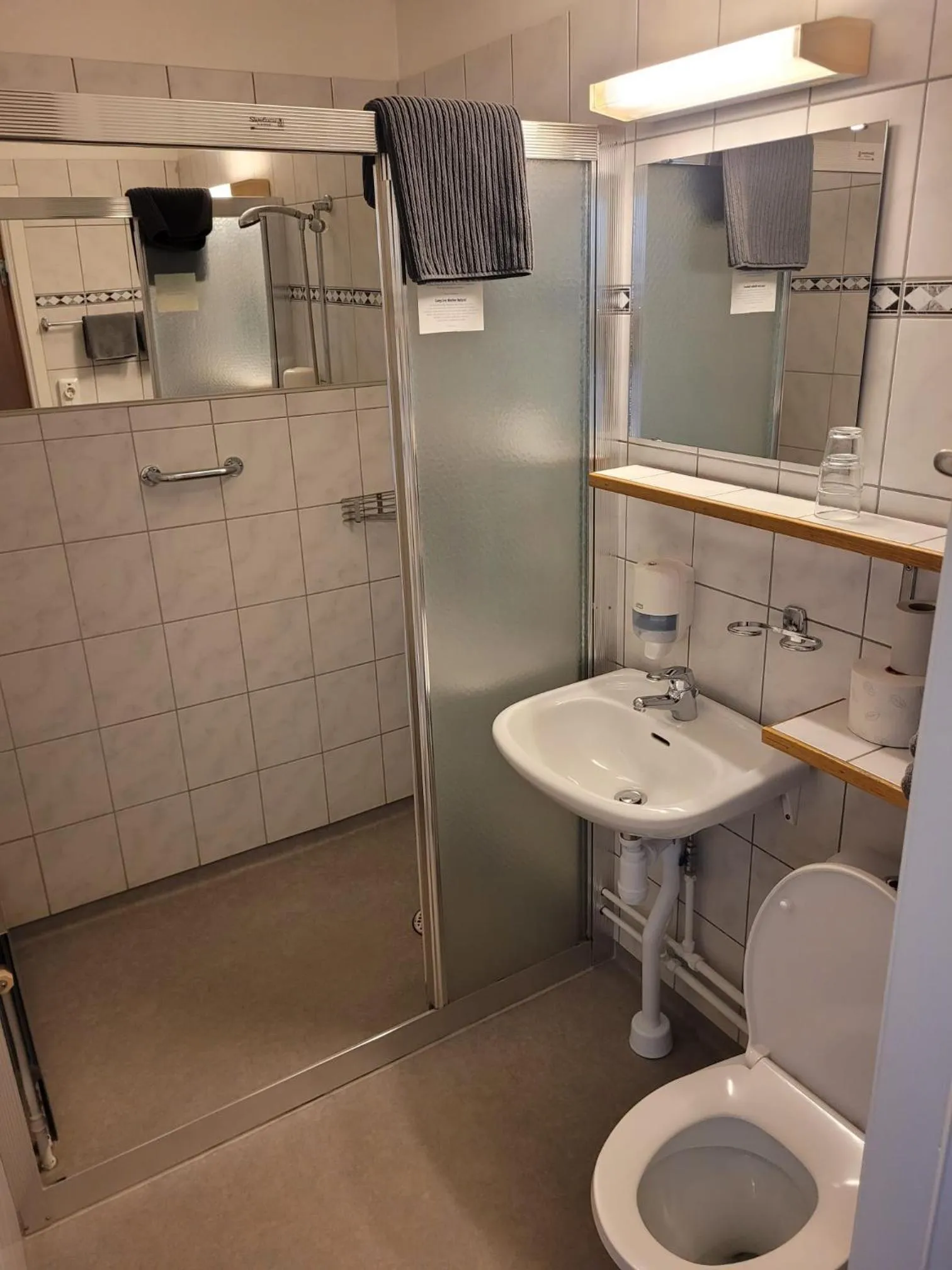 Twin Room in Highway Hotel