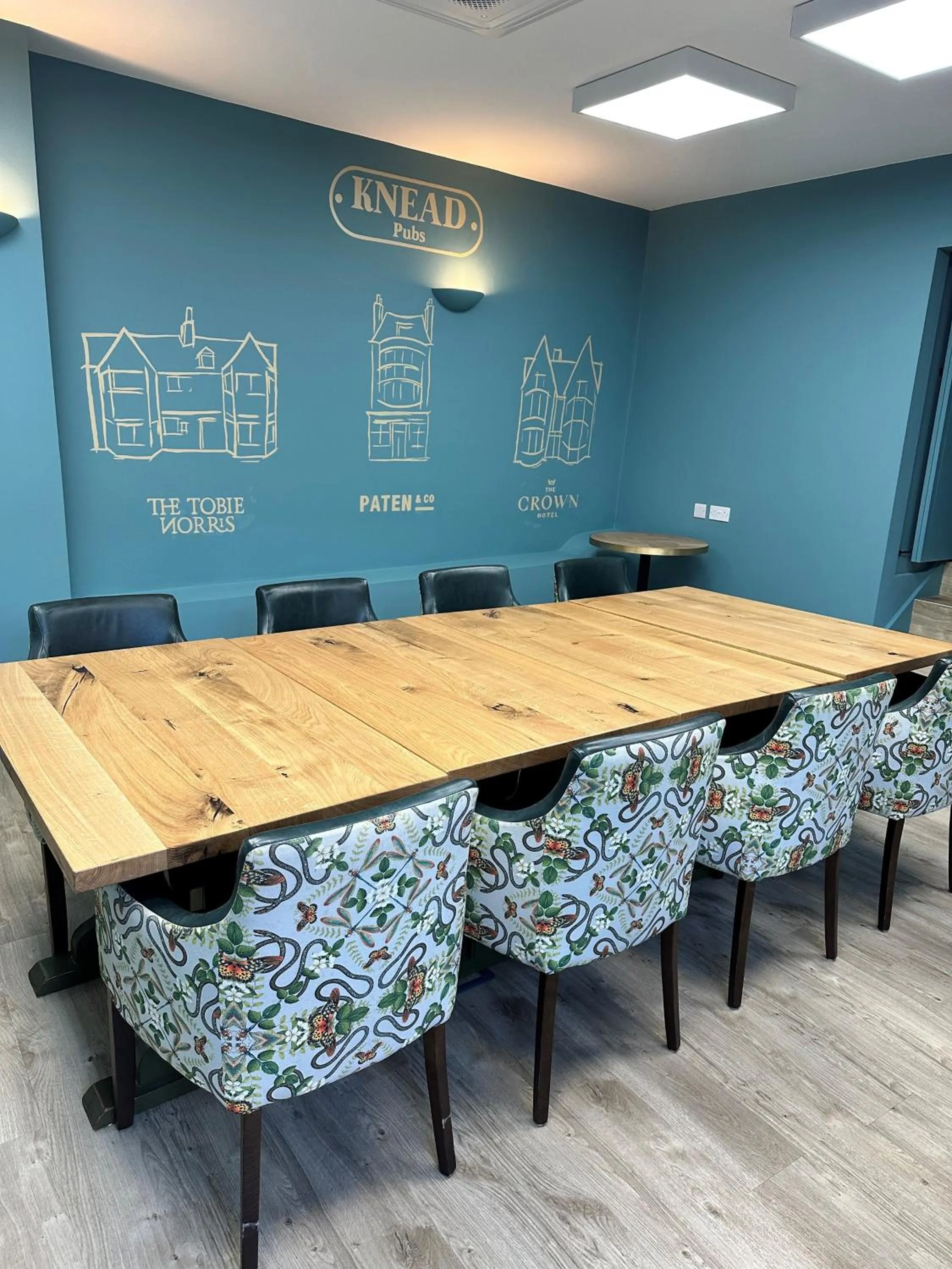 Meeting/conference room in Crown Hotel