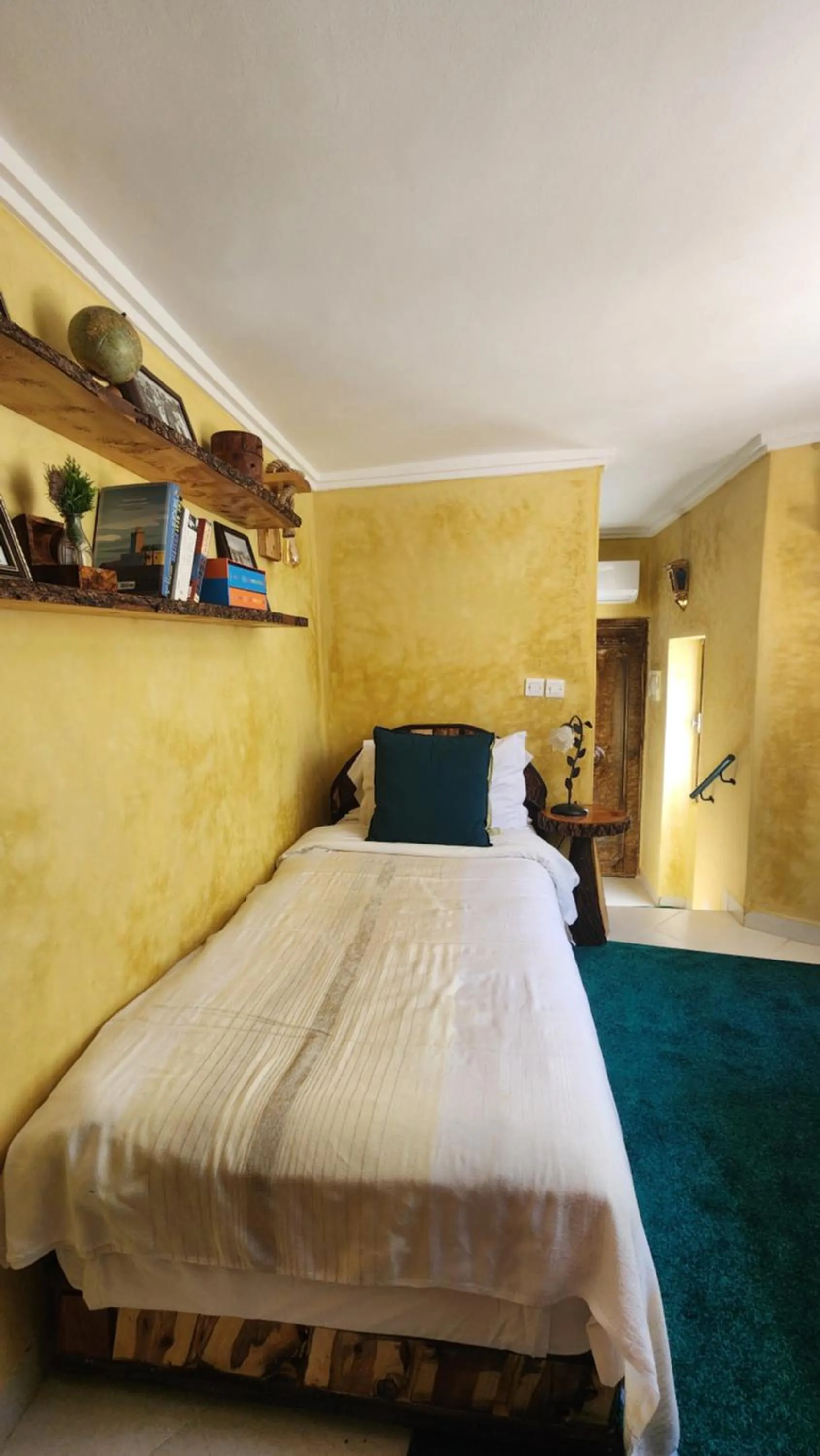 Library, Bed in La Maison de Tanger