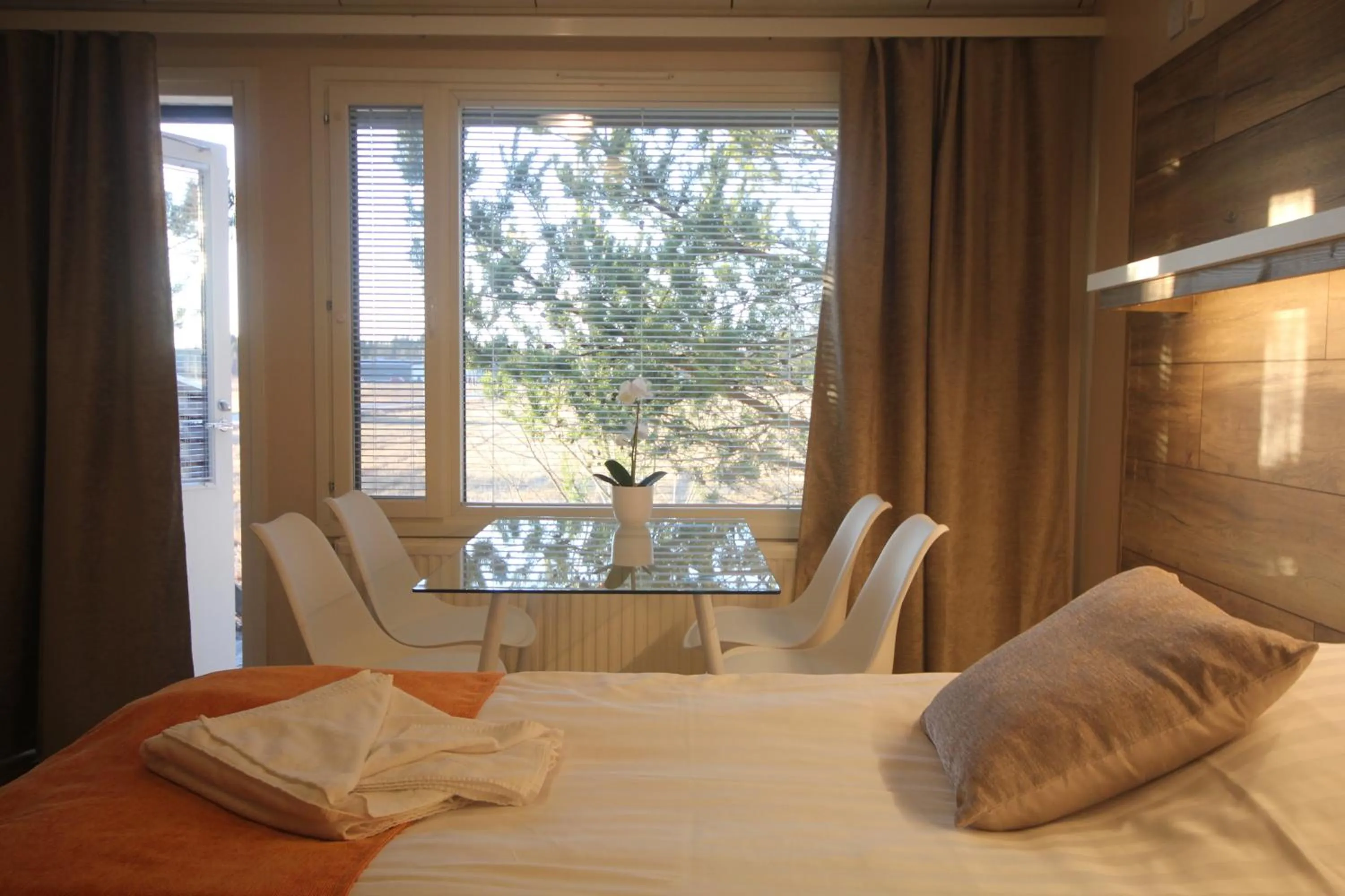 Seating area, Bed in Jääskän Loma Apartment Hotel Härmä