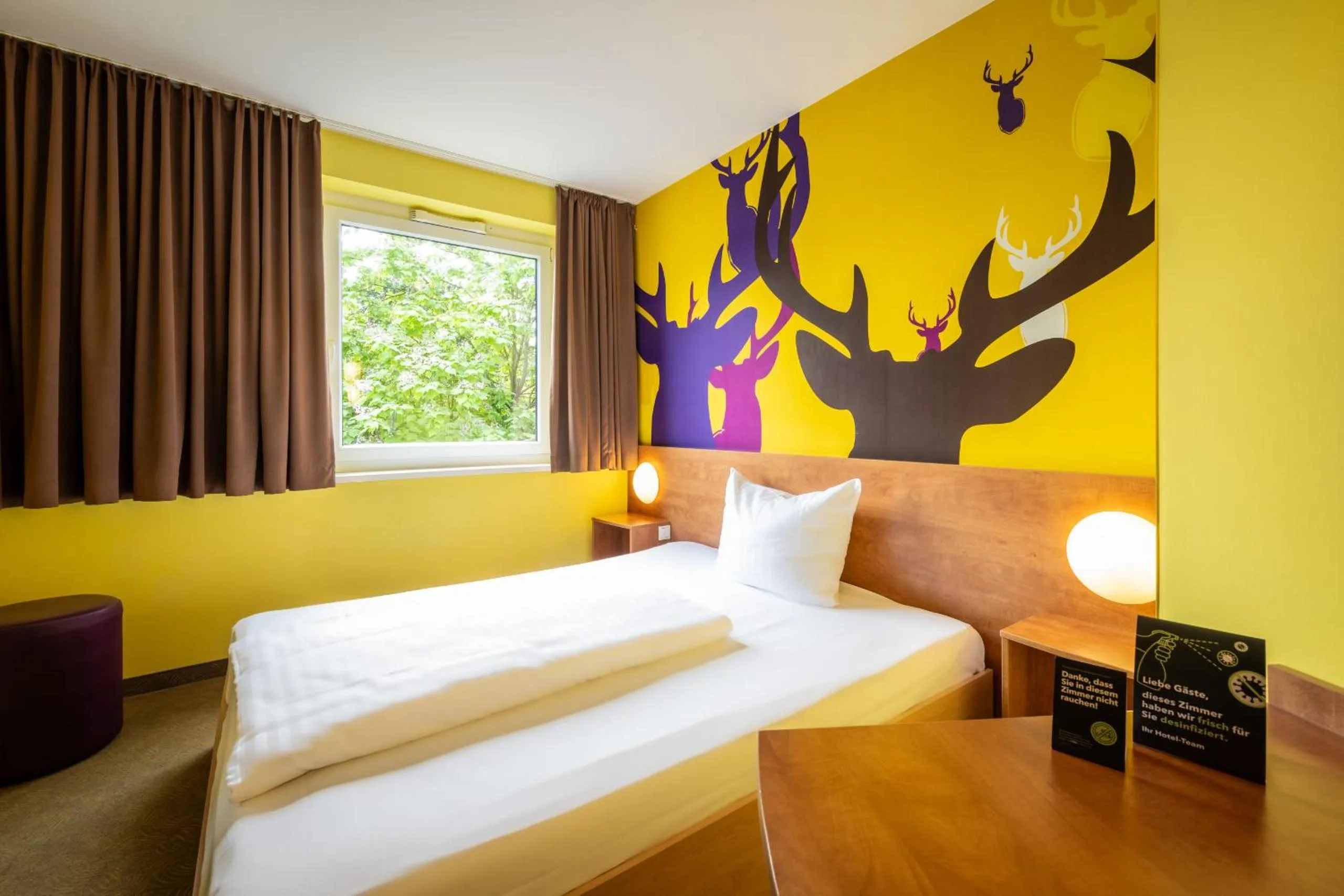 Photo of the whole room, Bed in Hotel Göttingen-West