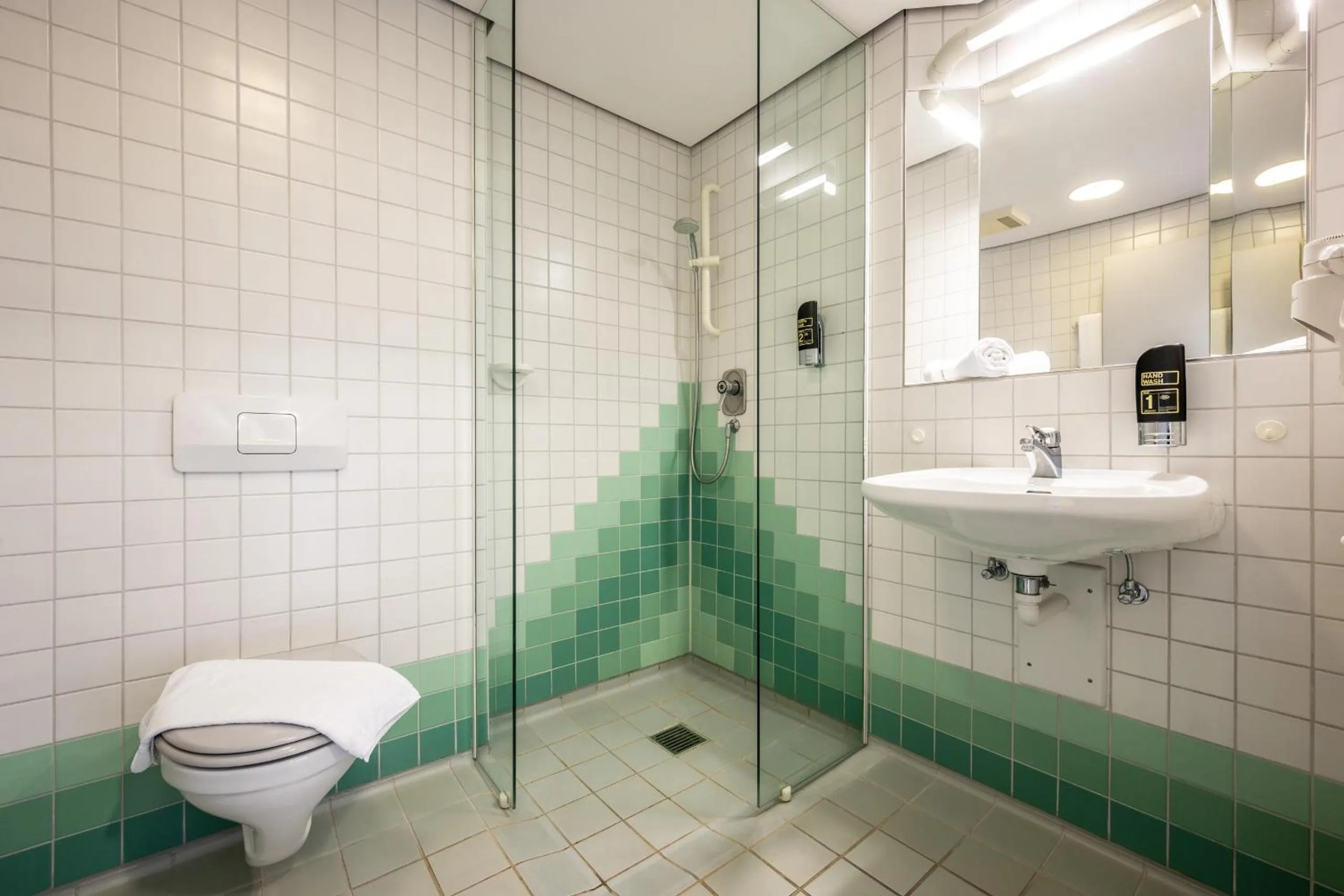 Bathroom in Hotel Göttingen-West