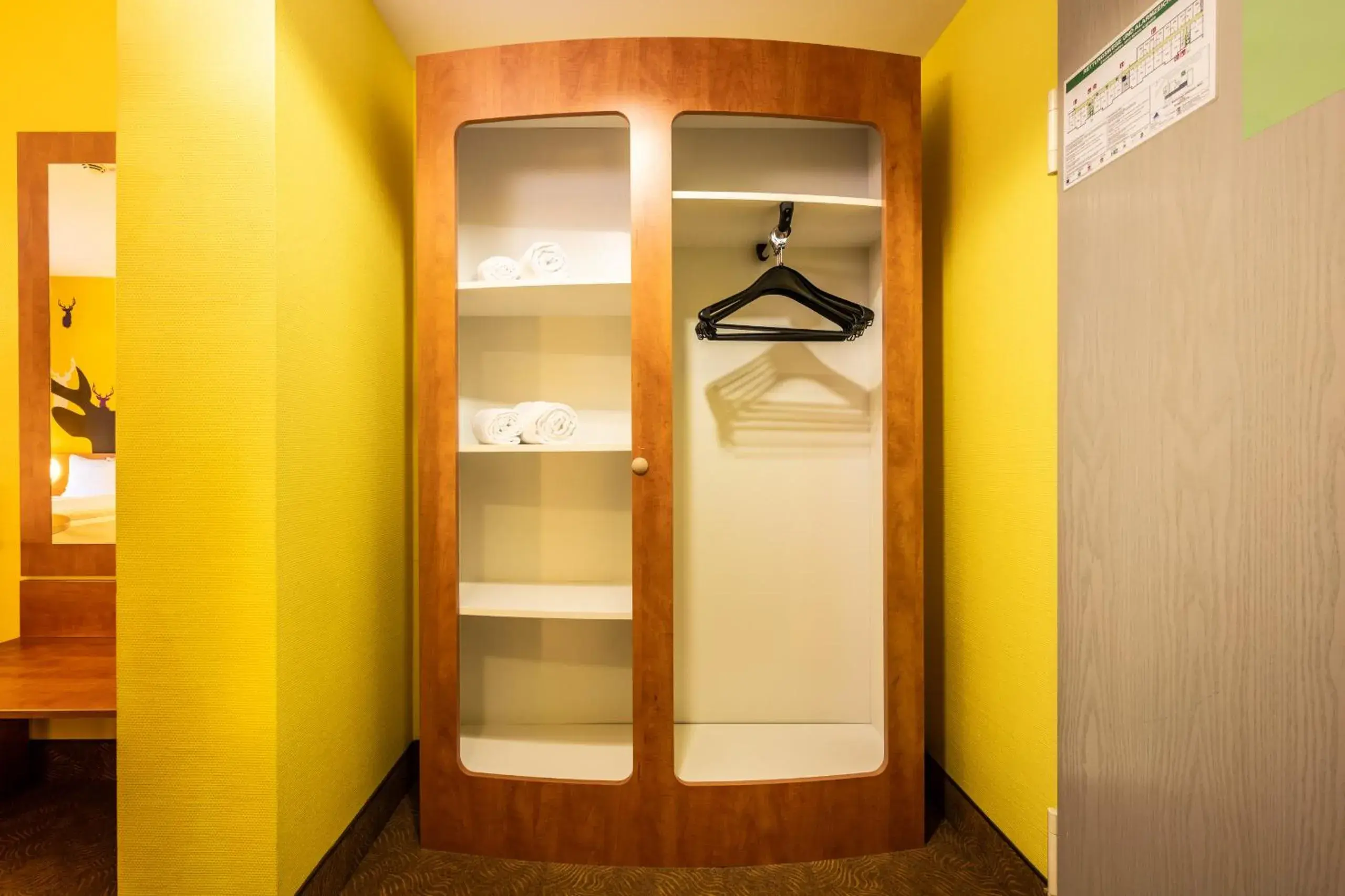 Standard Queen Room - single occupancy in Hotel Göttingen-West Standard Queen Room - single occupancy in Hotel Göttingen-West