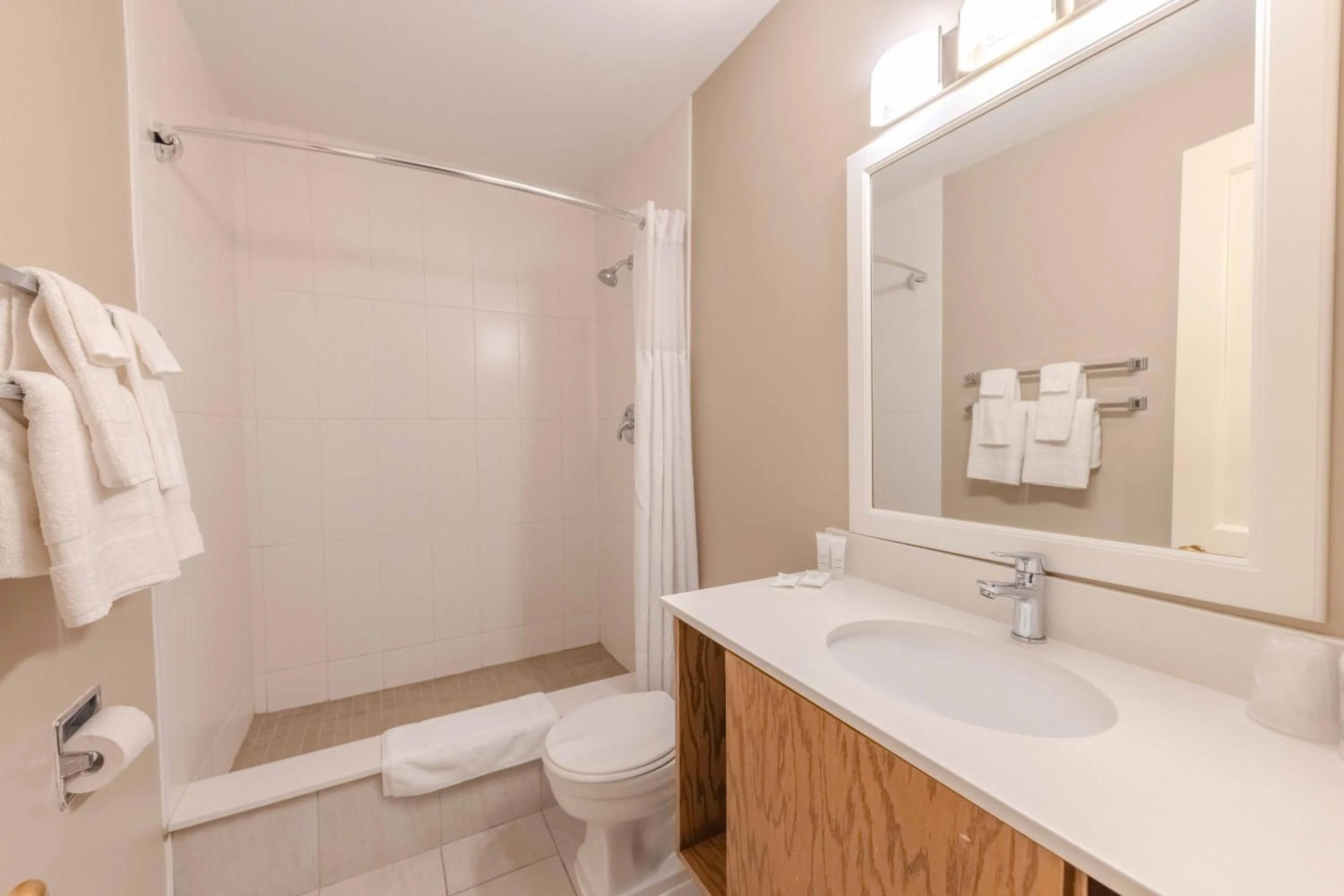 Prince Arthur Waterfront Hotel & Suites