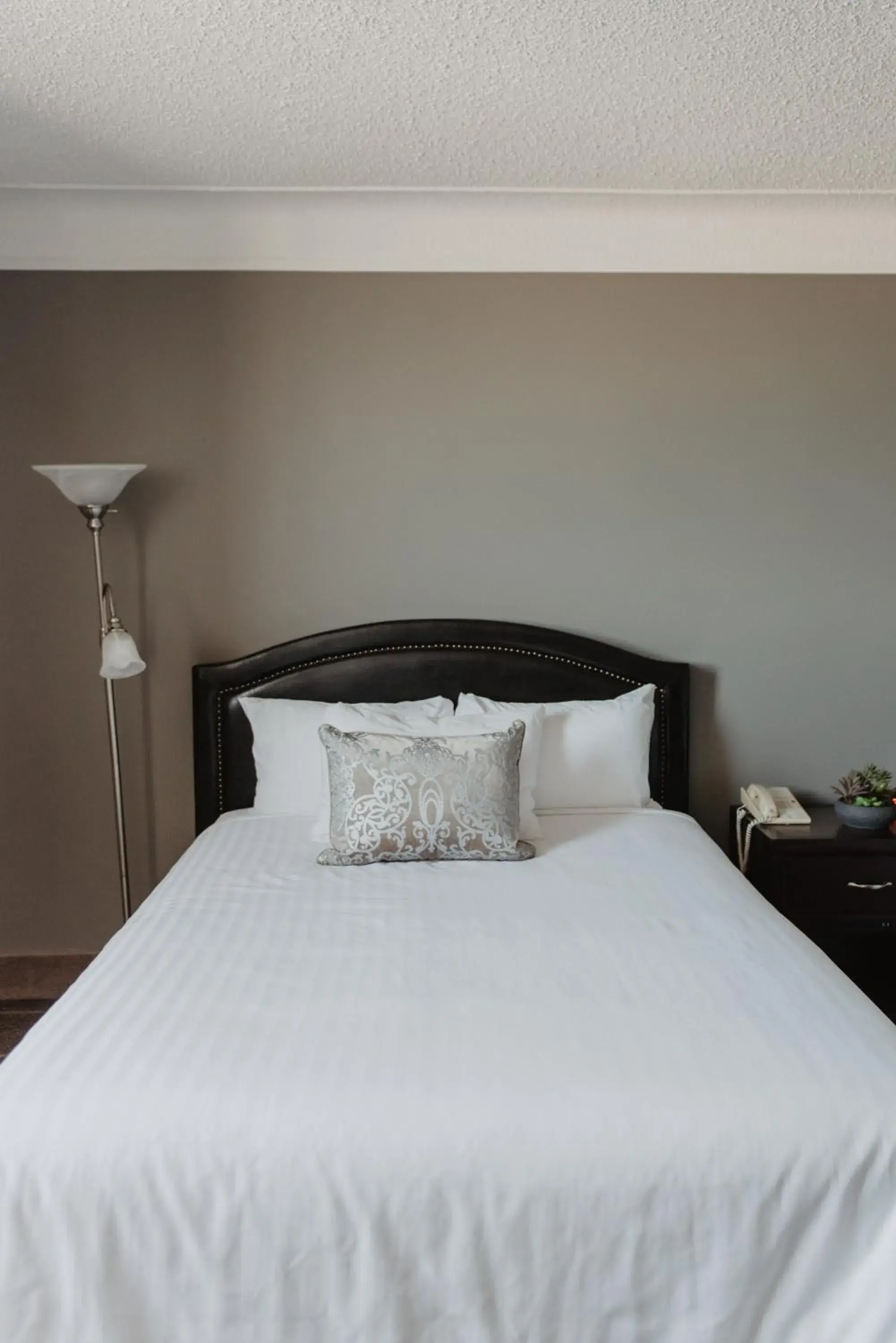 Bed in Prince Arthur Waterfront Hotel & Suites Bed in Prince Arthur Waterfront Hotel & Suites