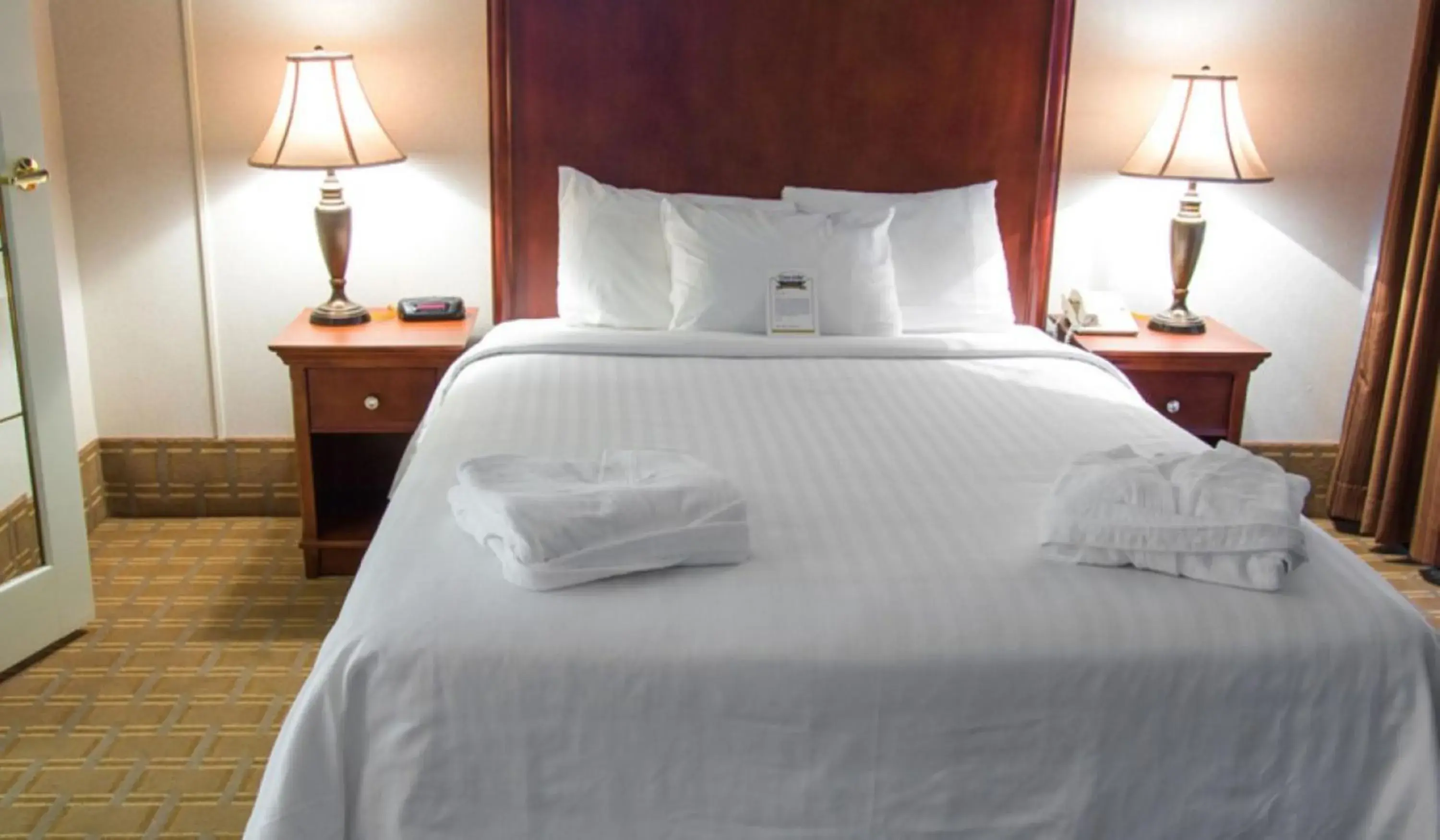 Bed in Prince Arthur Waterfront Hotel & Suites Bed in Prince Arthur Waterfront Hotel & Suites