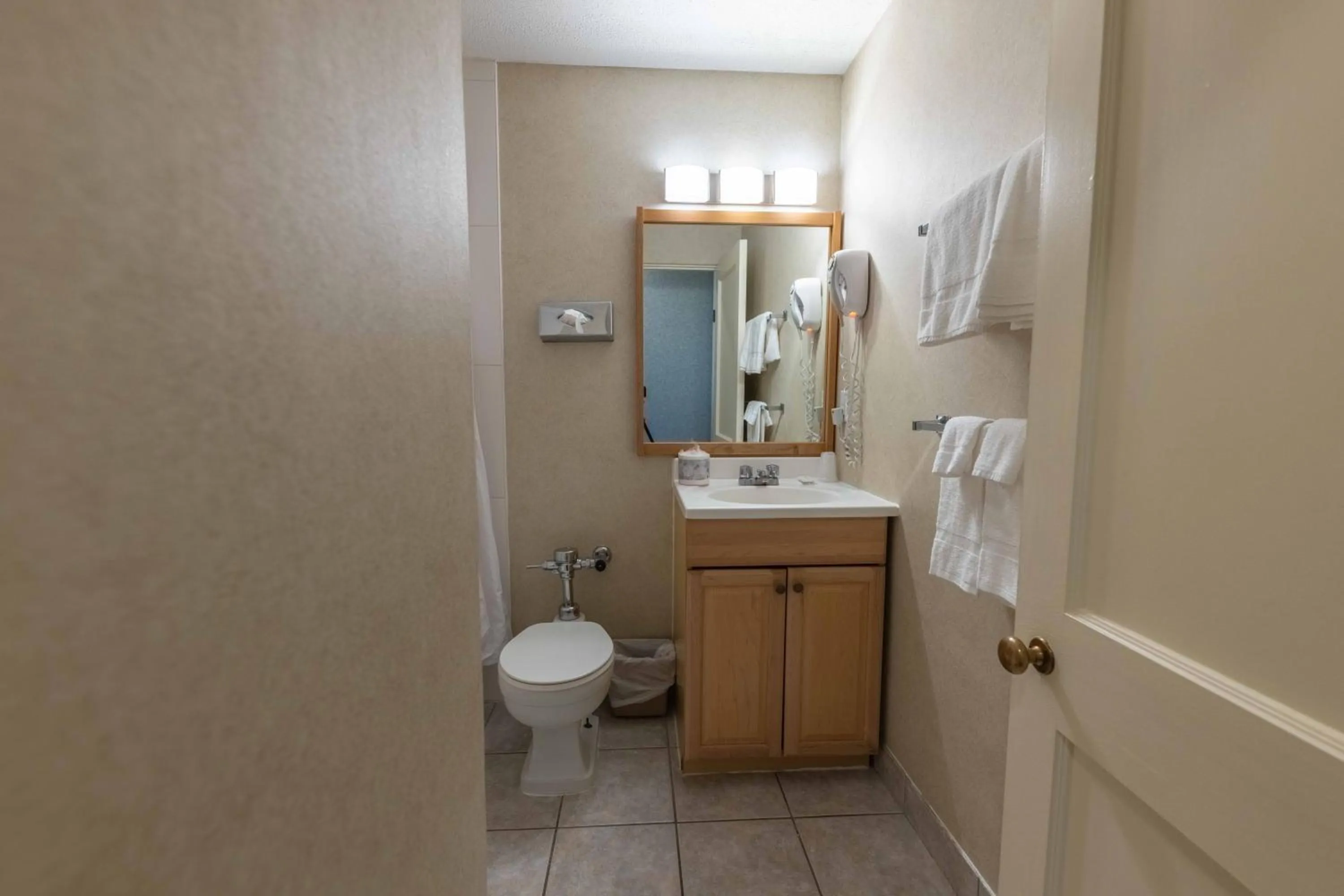 Prince Arthur Waterfront Hotel & Suites