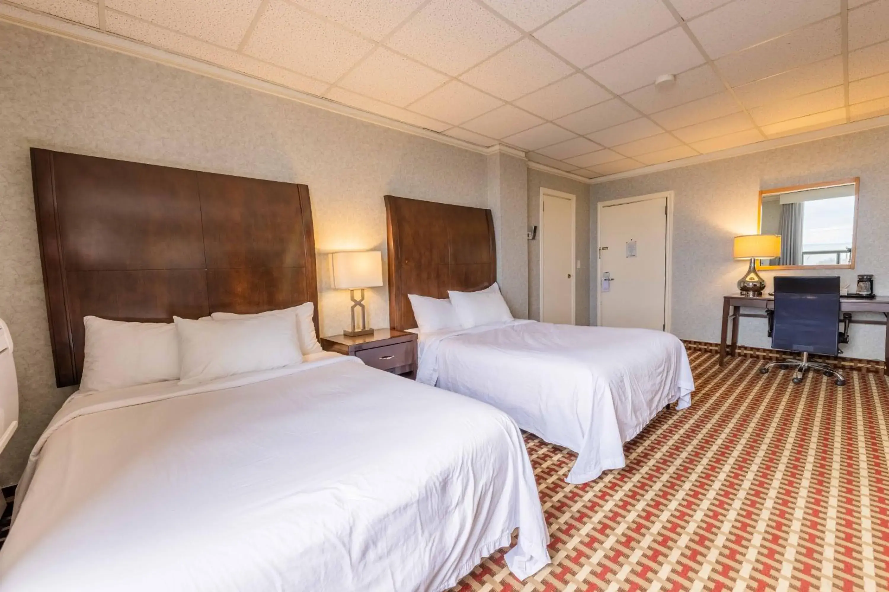 Double Room with Two Double Beds - Lake View in Prince Arthur Waterfront Hotel & Suites Double Room with Two Double Beds - Lake View in Prince Arthur Waterfront Hotel & Suites