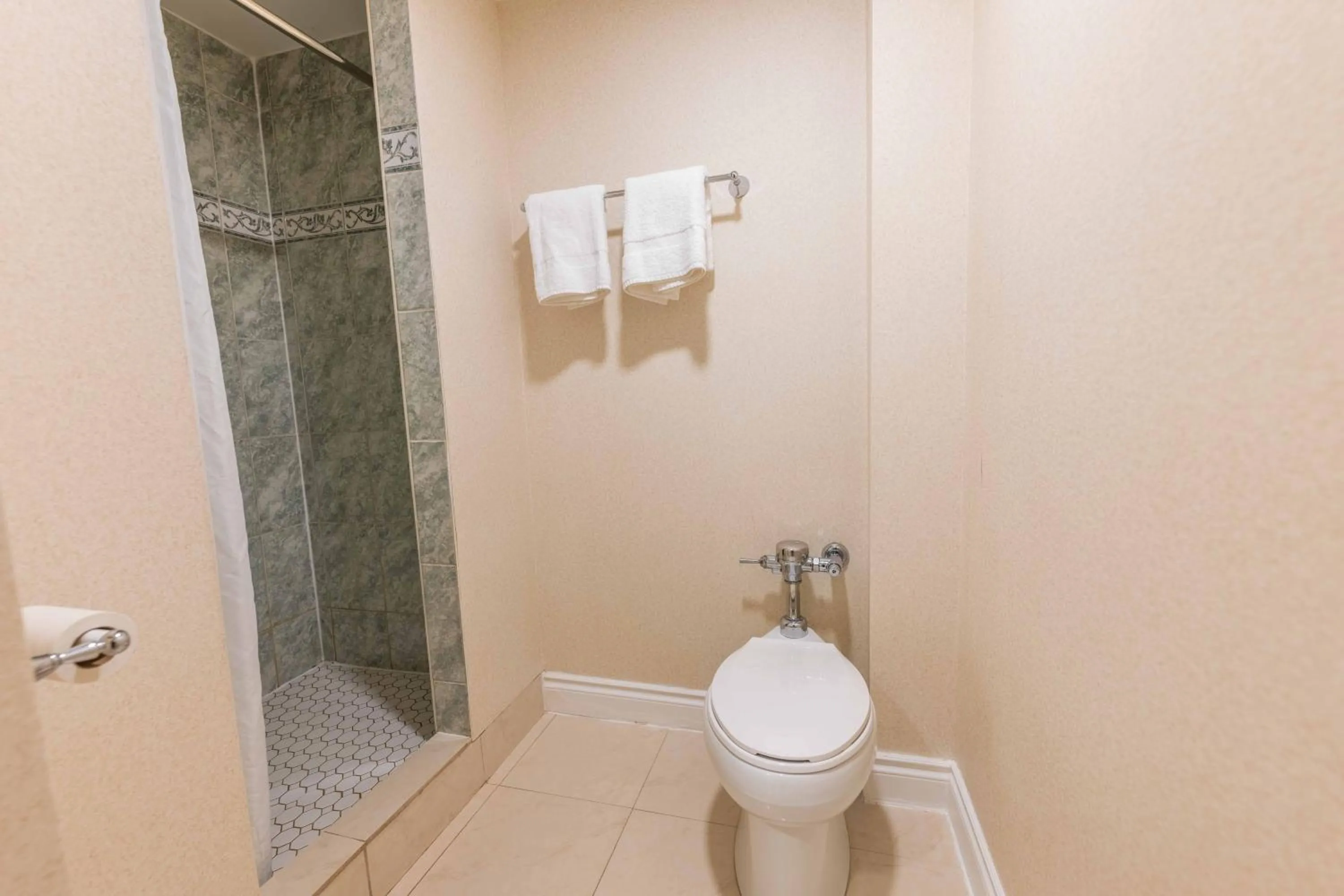 Prince Arthur Waterfront Hotel & Suites