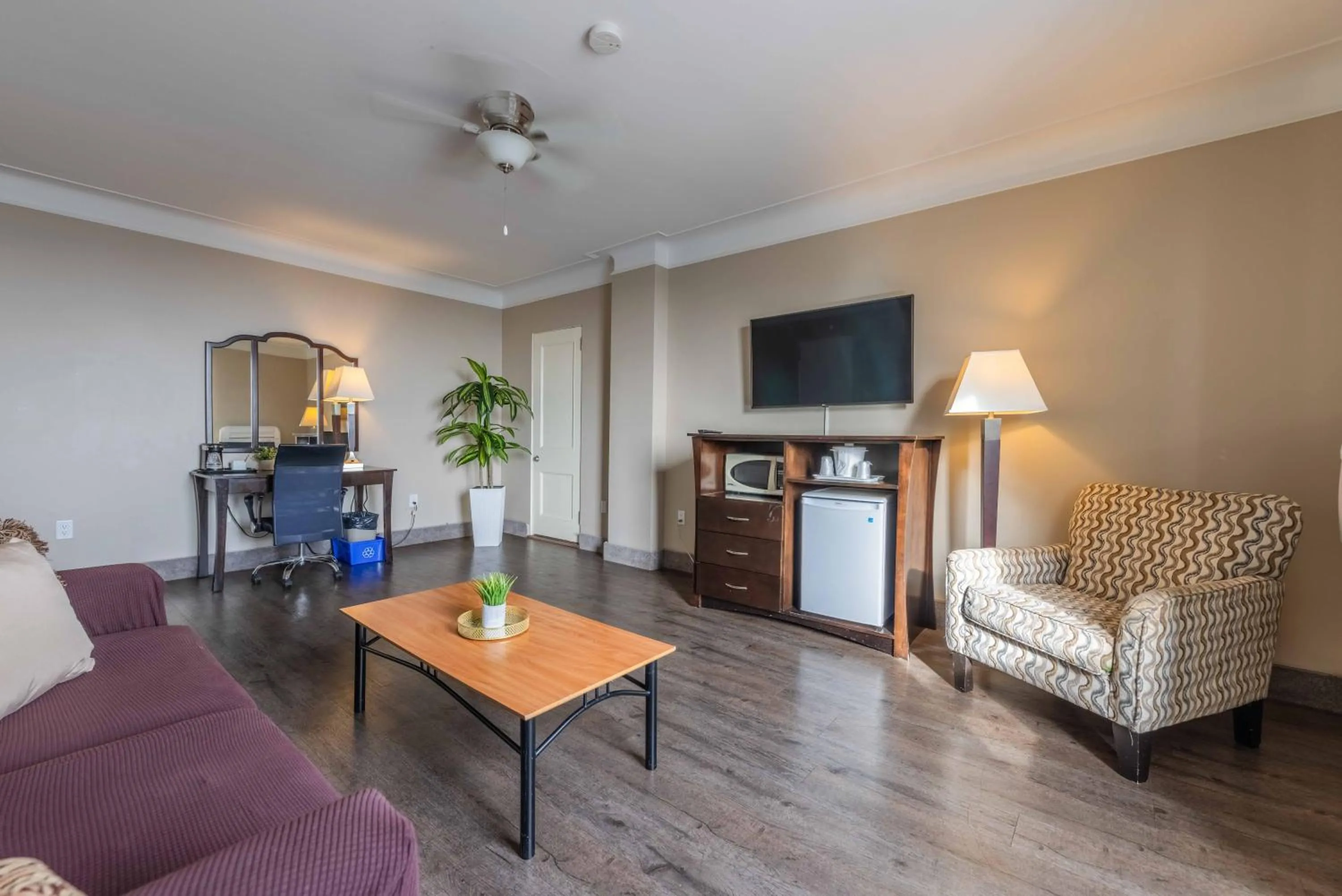 Prince Arthur Waterfront Hotel & Suites