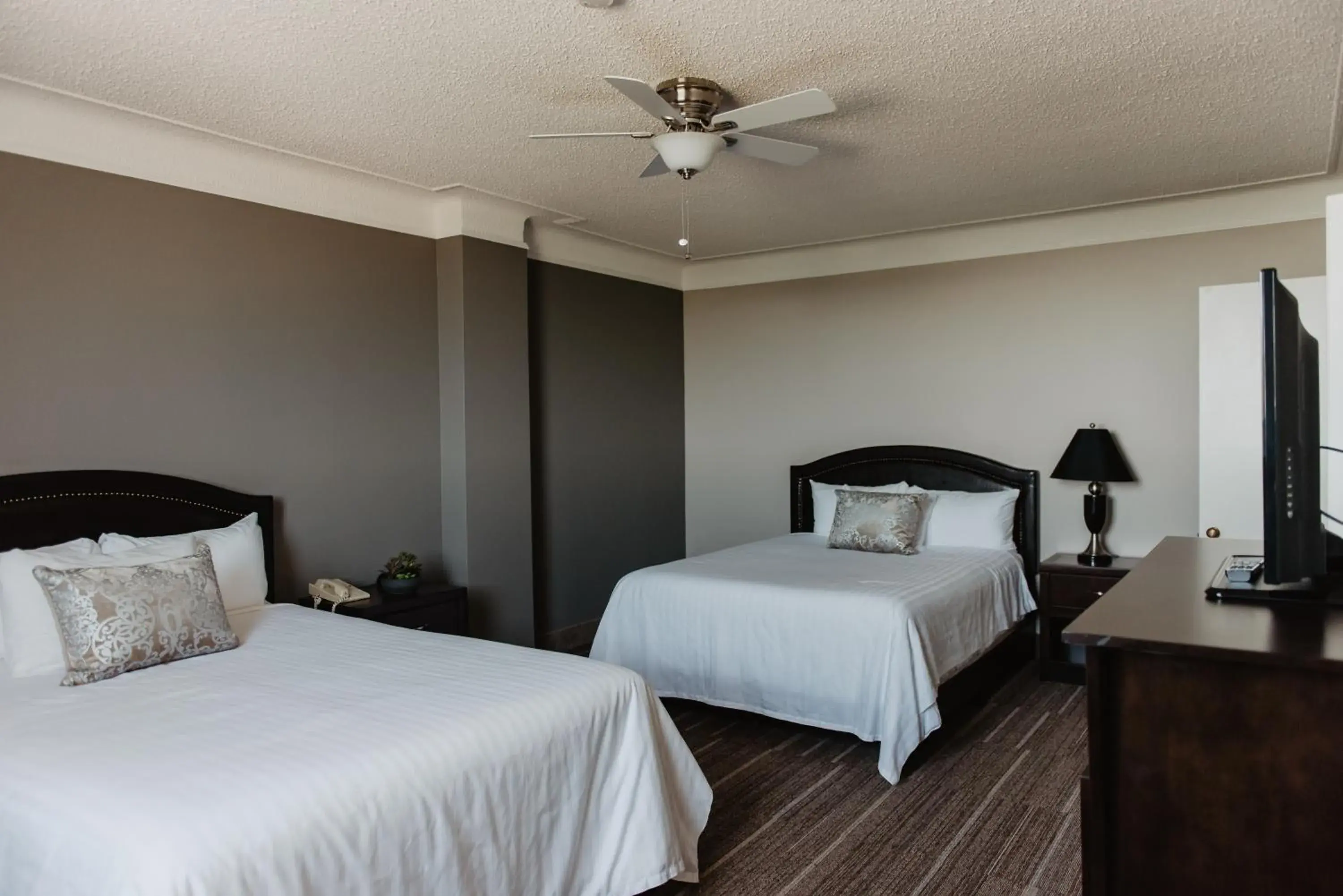 Photo of the whole room, Bed in Prince Arthur Waterfront Hotel & Suites Photo of the whole room, Bed in Prince Arthur Waterfront Hotel & Suites