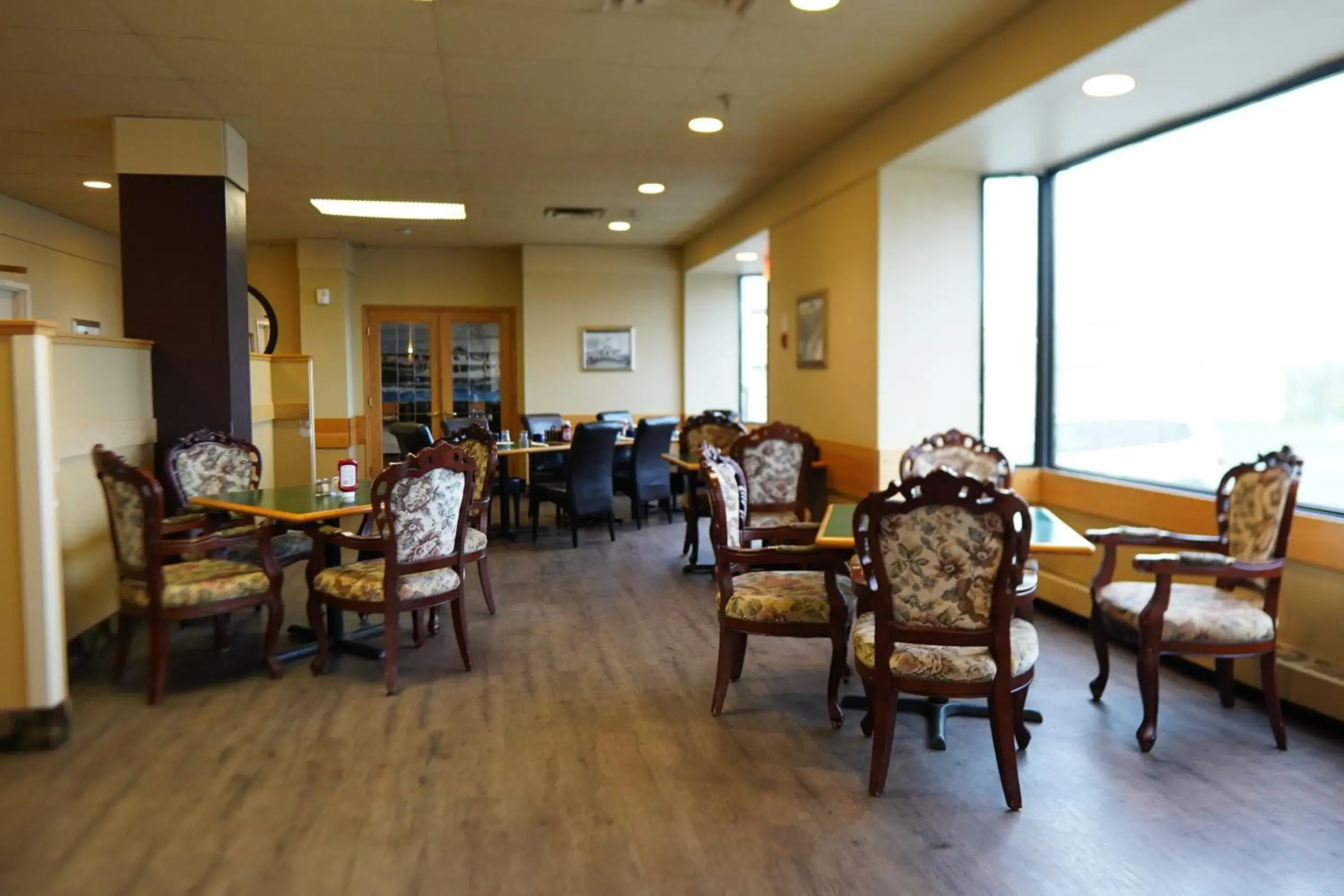 Restaurant/places to eat in Prince Arthur Waterfront Hotel & Suites Restaurant/places to eat in Prince Arthur Waterfront Hotel & Suites